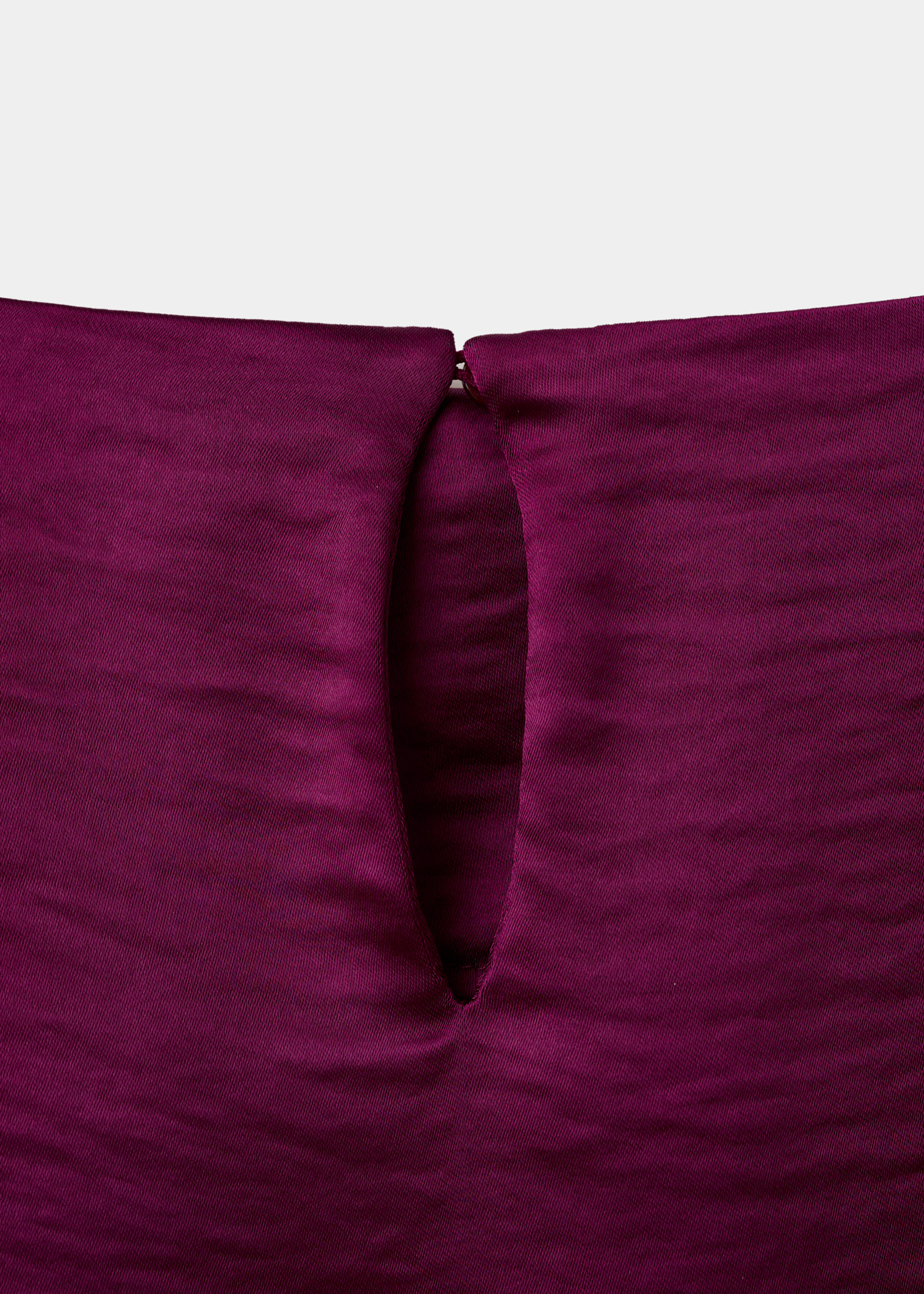 Satin-Kleid mit Knittereffekt - Detail des Artikels 8