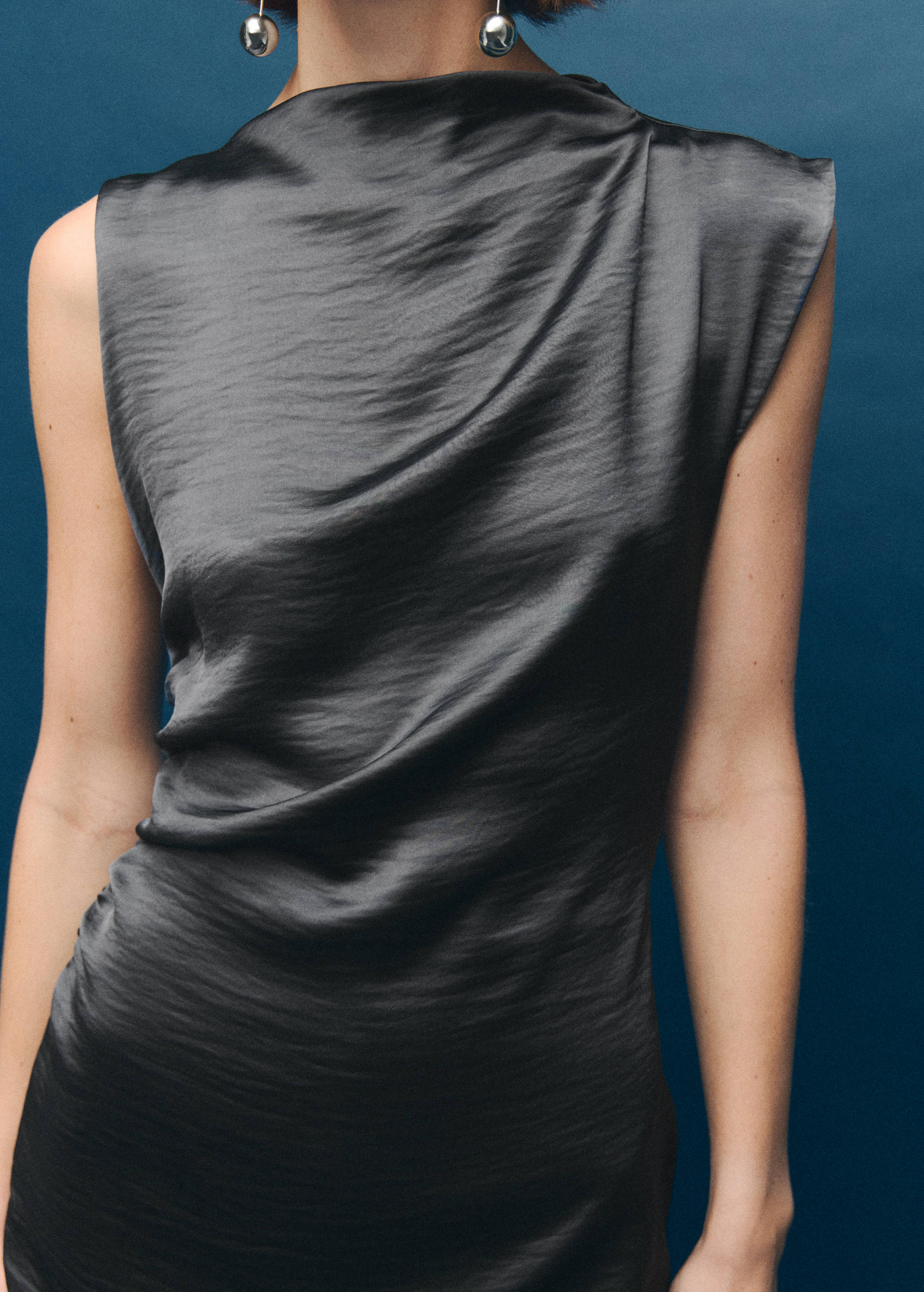 Satin-Kleid mit Knittereffekt - Detail des Artikels 3