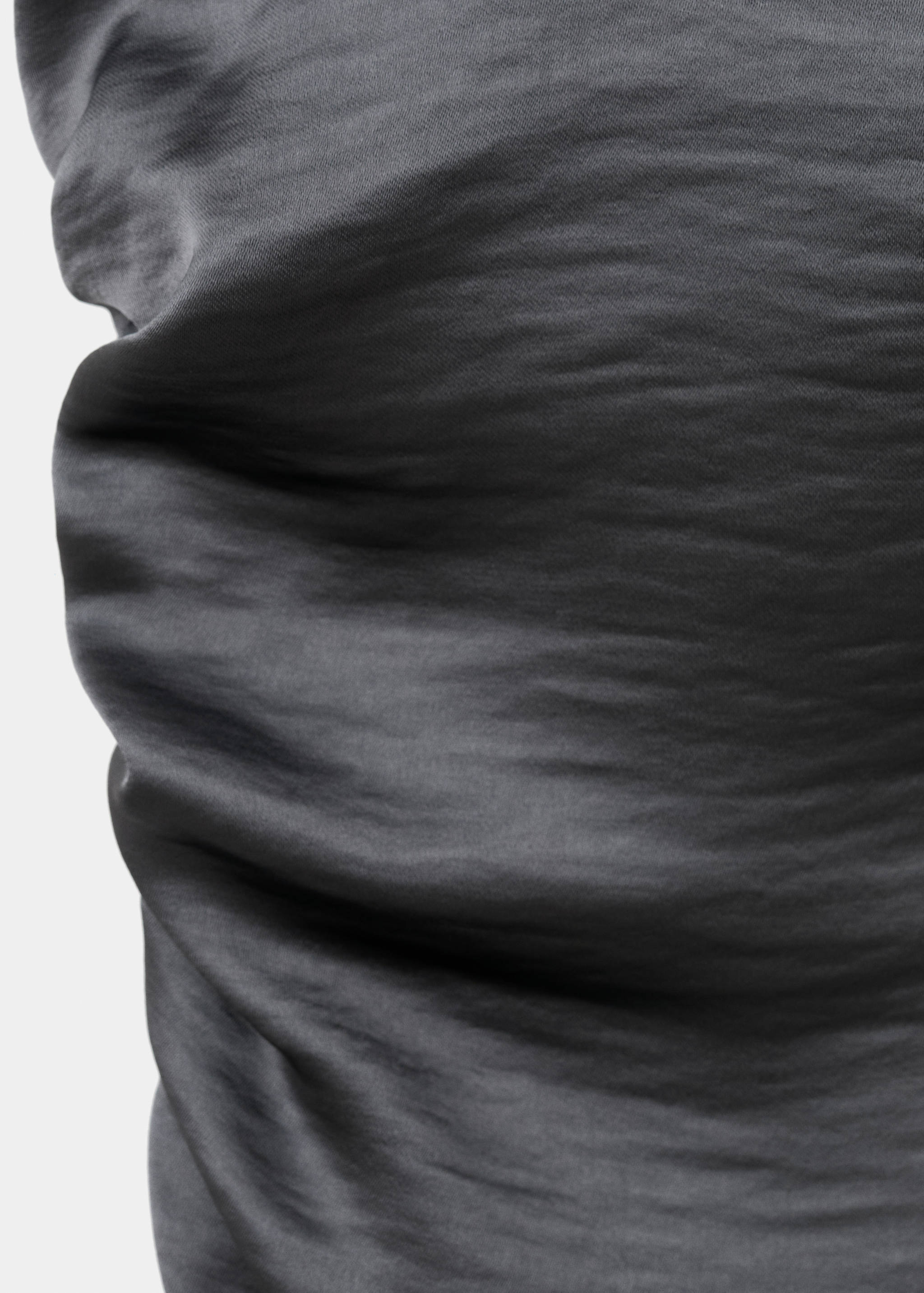 Satin-Kleid mit Knittereffekt - Detail des Artikels 8