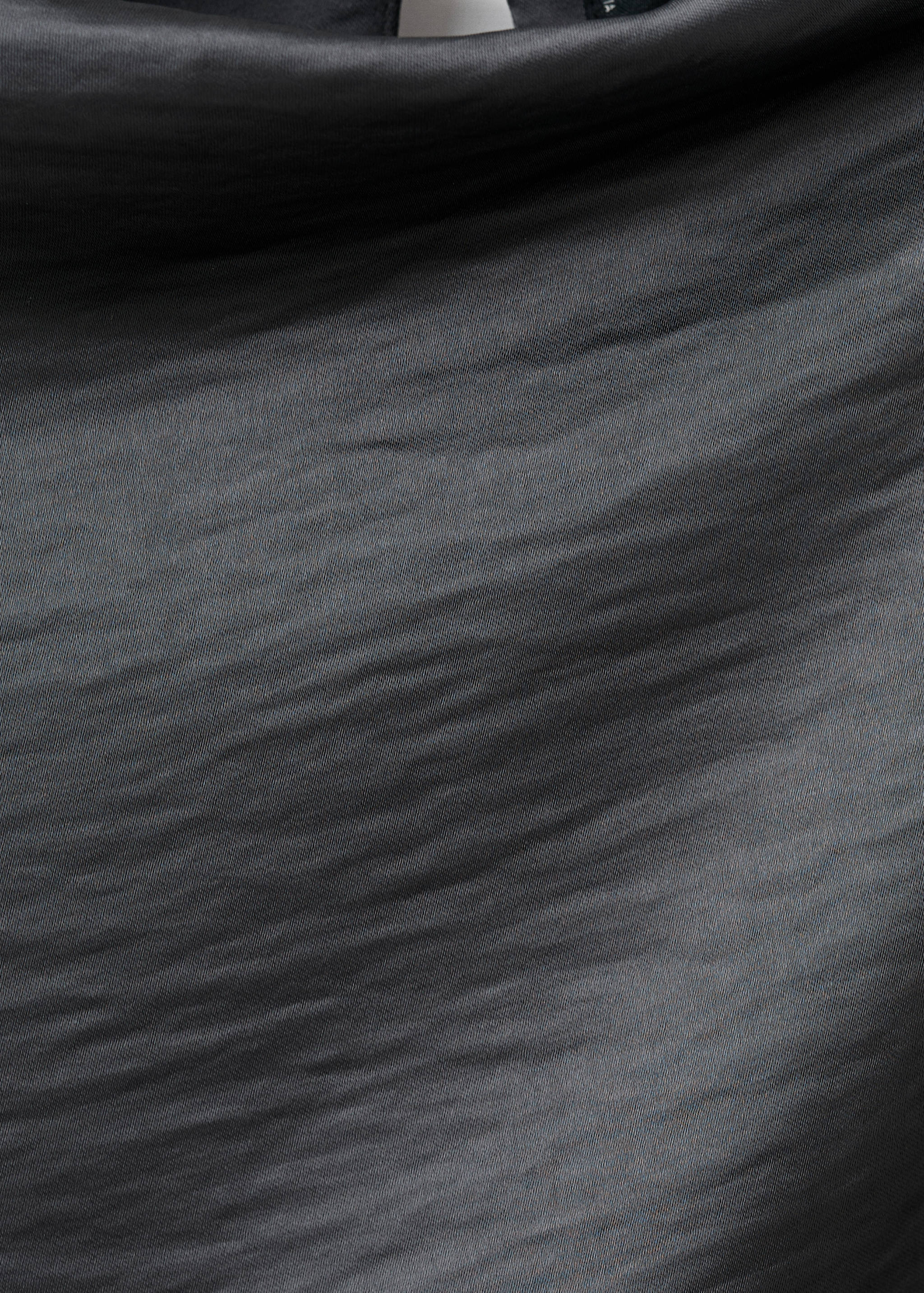 Satin-Kleid mit Knittereffekt - Detail des Artikels 0