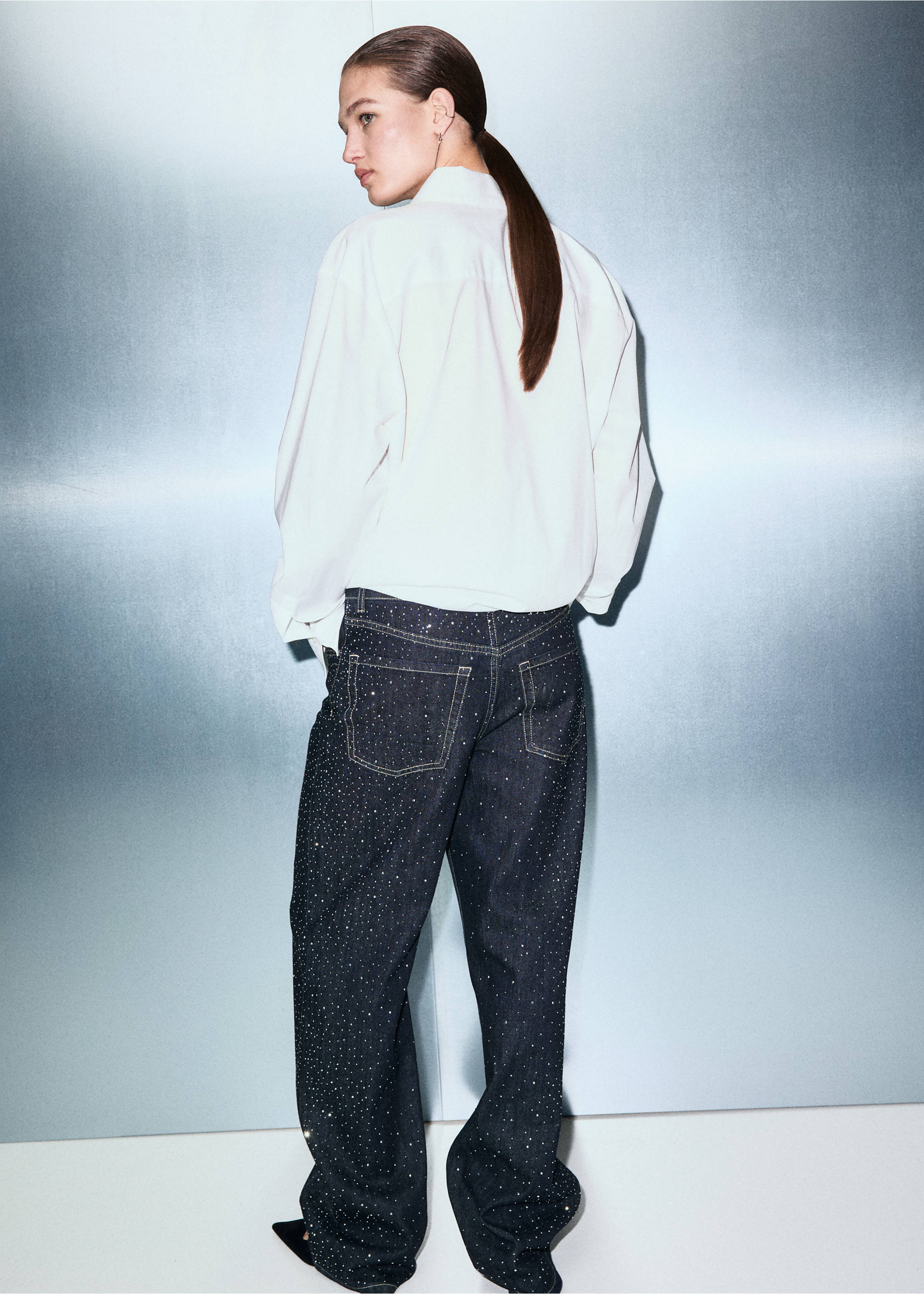 Straight jeans with rhinestone detail - Reverse of the article, Open Blue. Ref: 17069107-00.