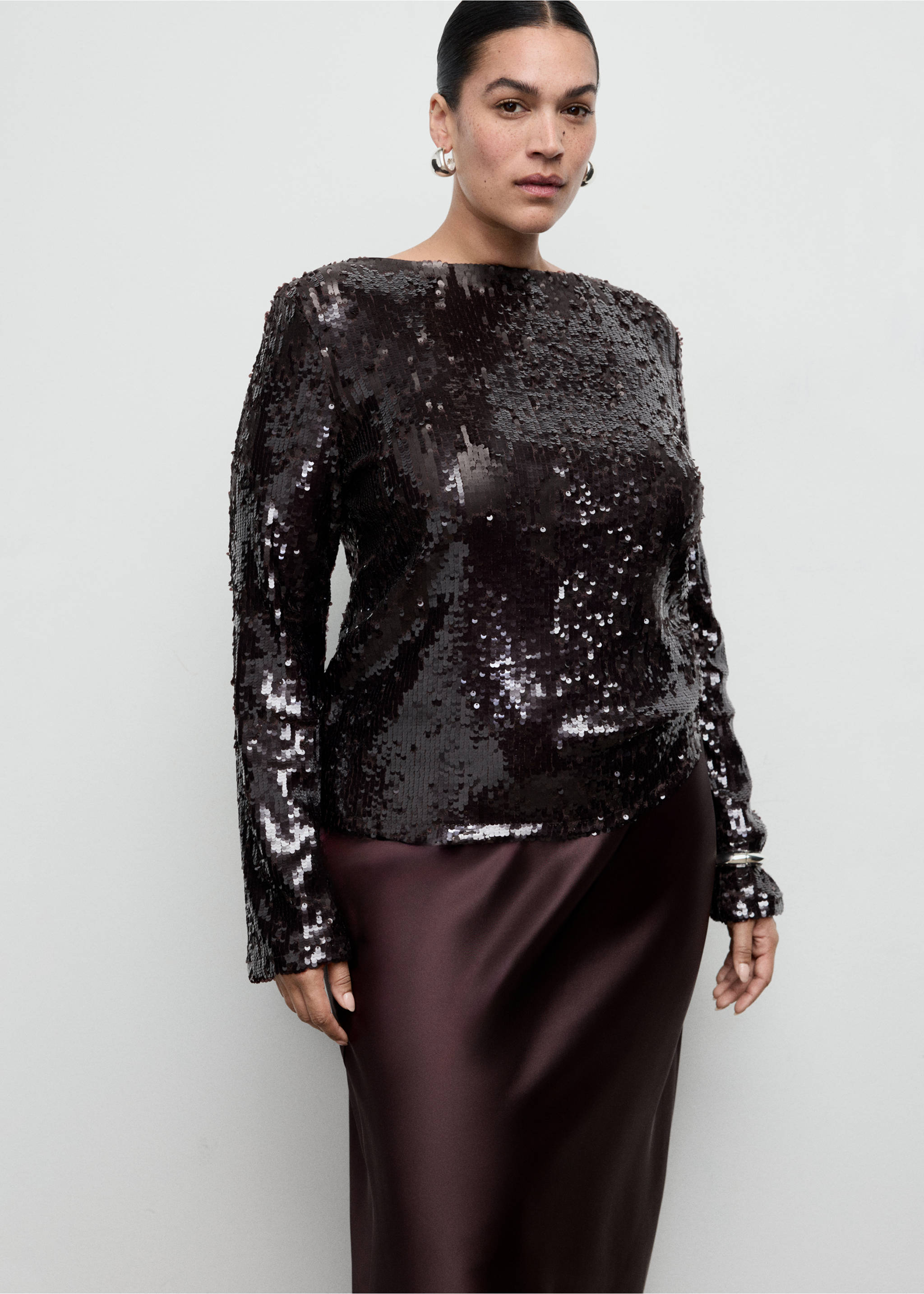 Bell-sleeved top with sequins - Details of the article 5, Brown. Ref: 17069113-00.