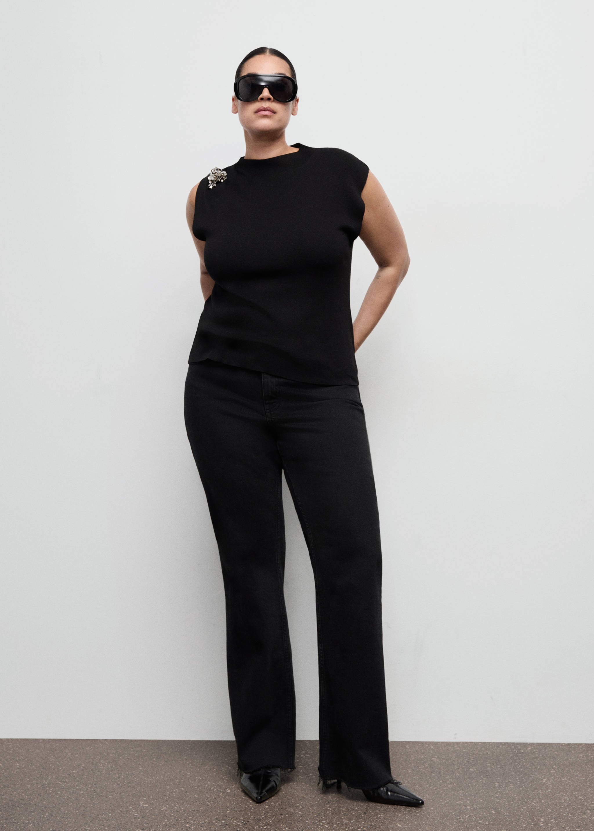 Knitted top with metallic flower - Details of the article 6