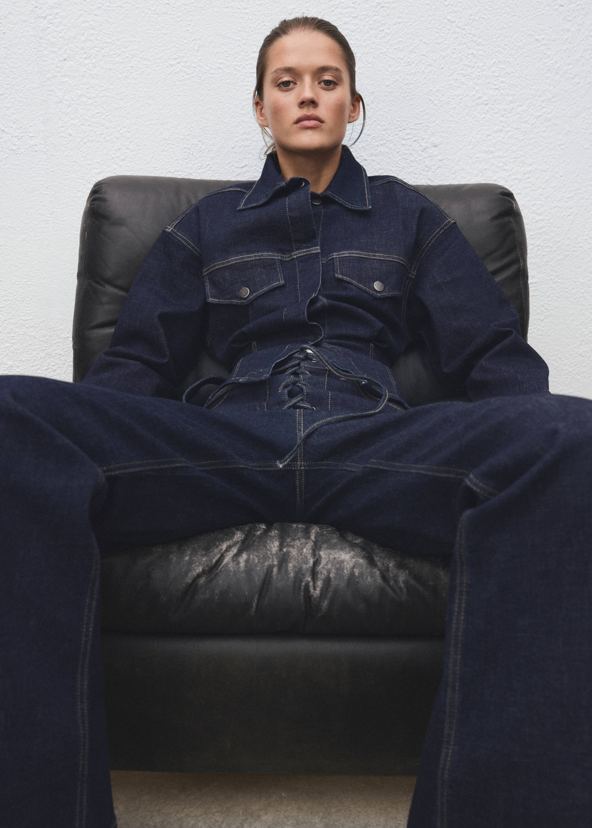 Fitted denim jacket with pockets - Details of the article 2