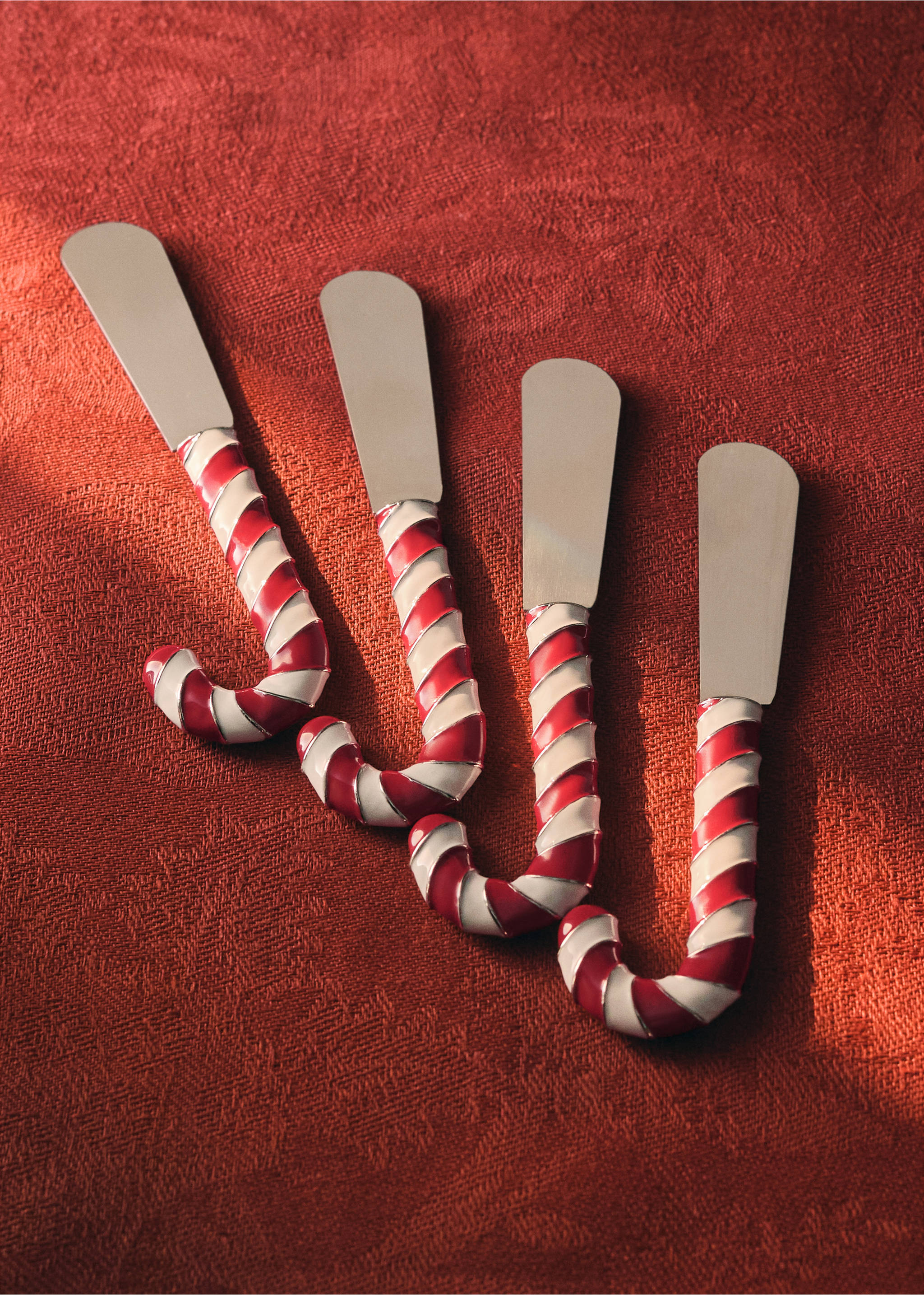 Set of 4 caramel butter knives in stainless steel - General plane, Red. Ref: 17069206-00.