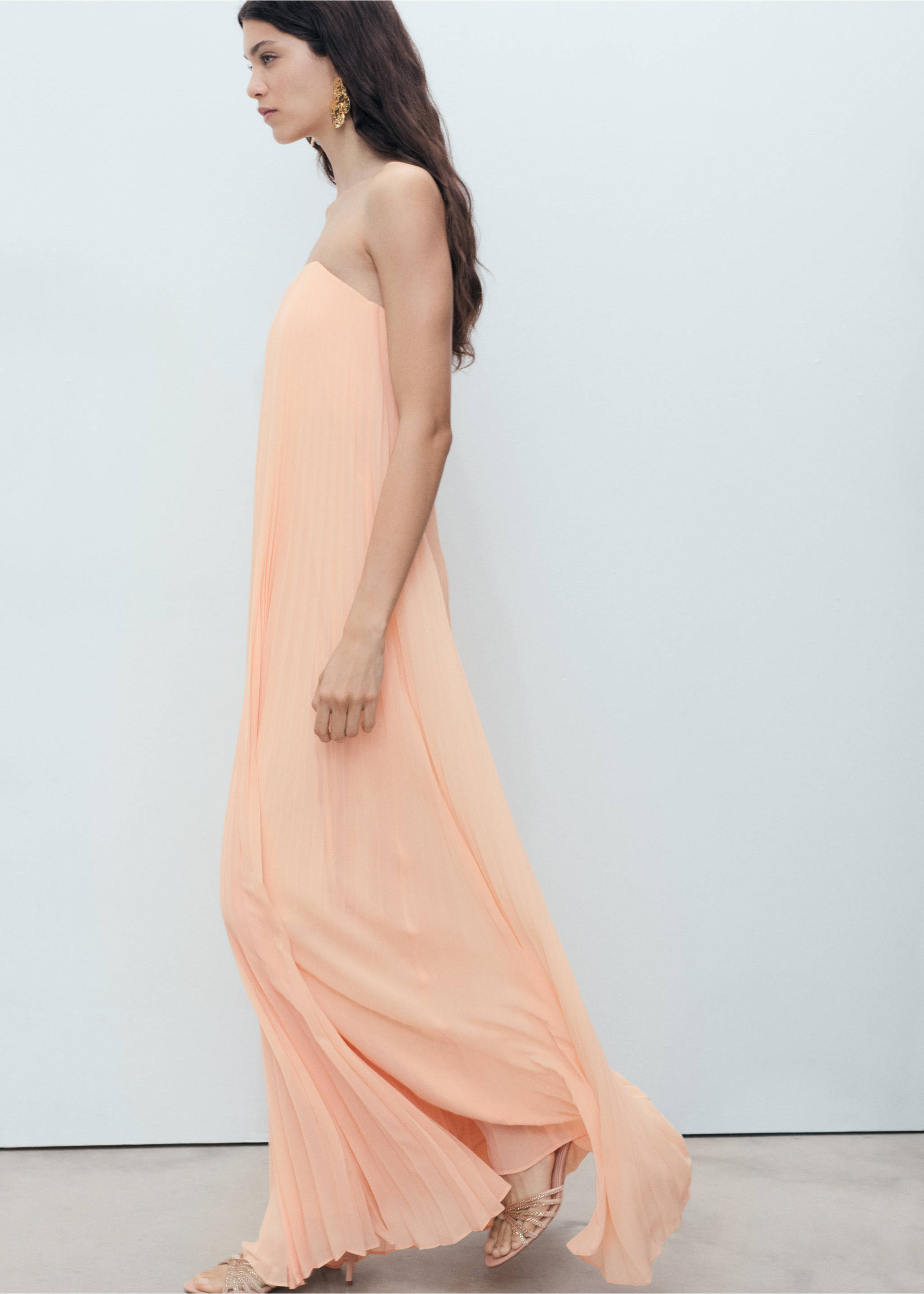 Strapless pleated dress - Details of the article 3, Coral Red. Ref: 17071123-00.