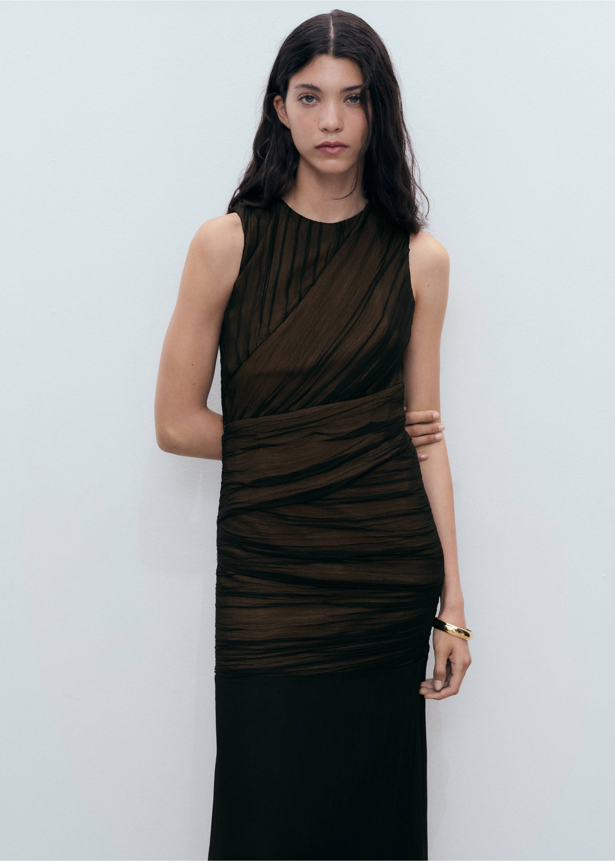 Contrasting textured dress - Medium plane, Black. Ref: 17071124-00.