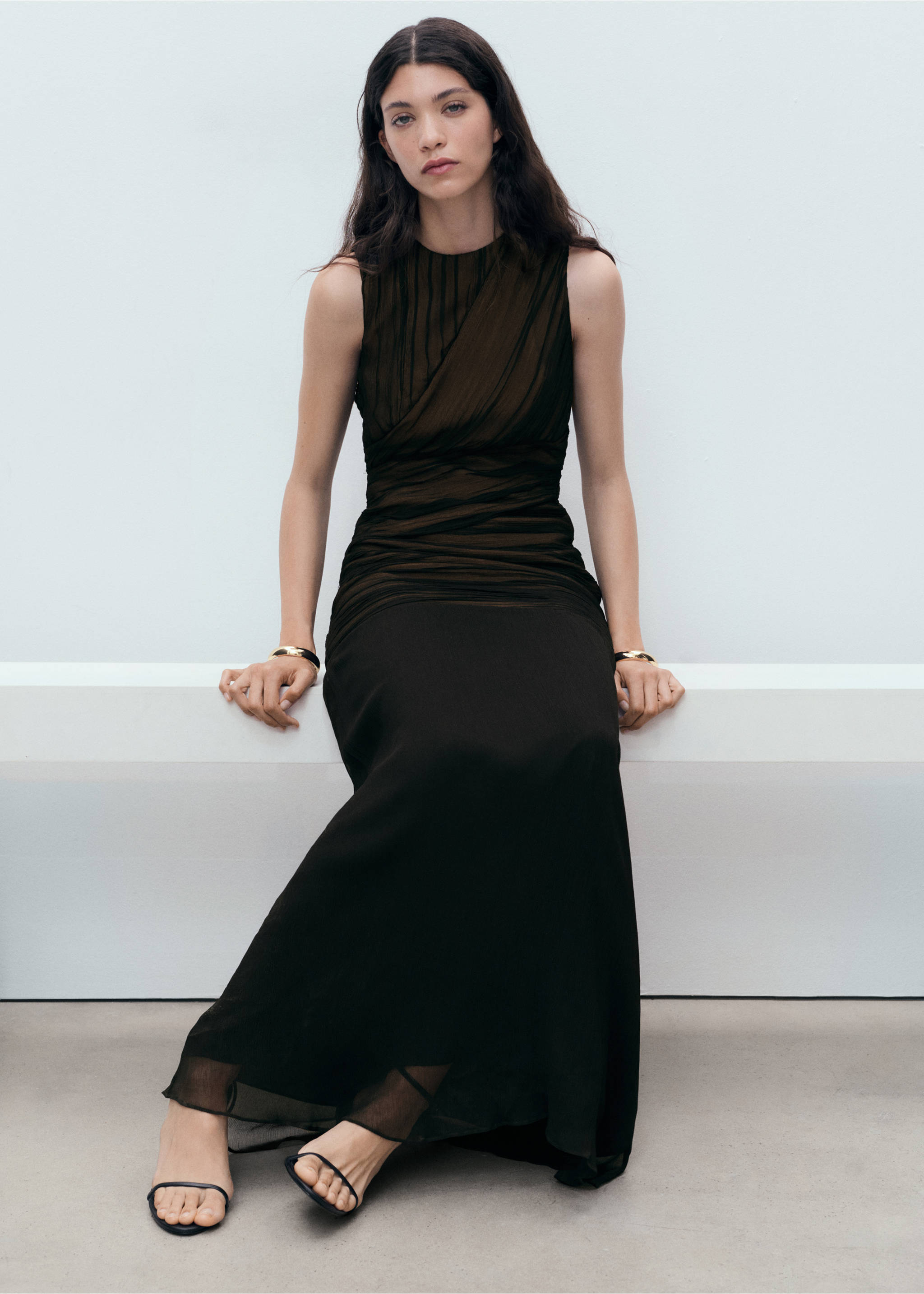 Contrasting textured dress - Details of the article 2, Black. Ref: 17071124-00.