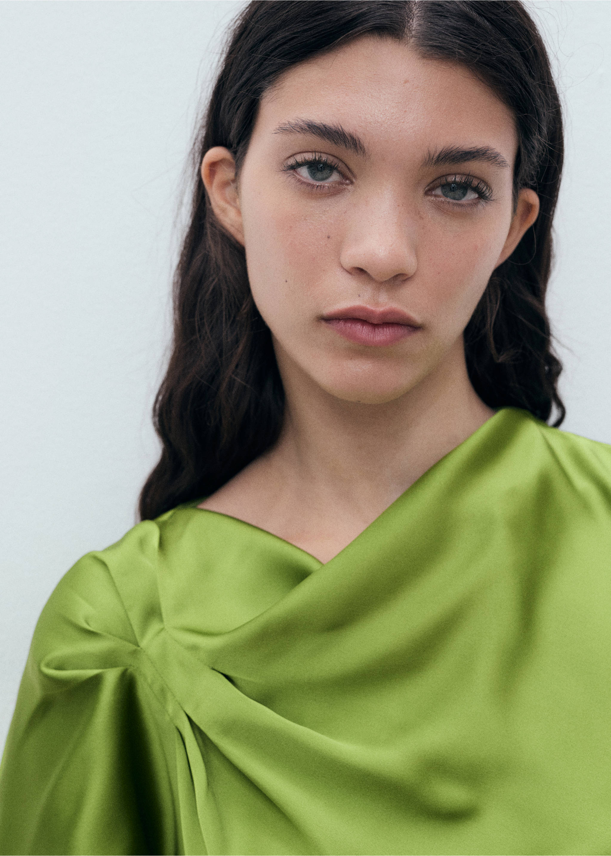 Satin shirt with draped detail - Details of the article 1, Green. Ref: 17071125-00.