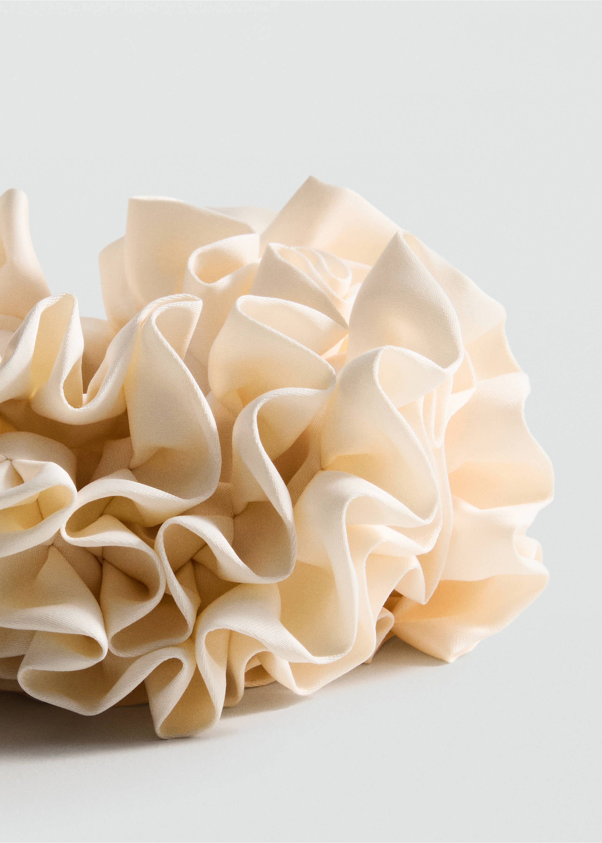 Mini ruffled scrunchie - Medium plane, Ecru. Ref: 17071129-00.