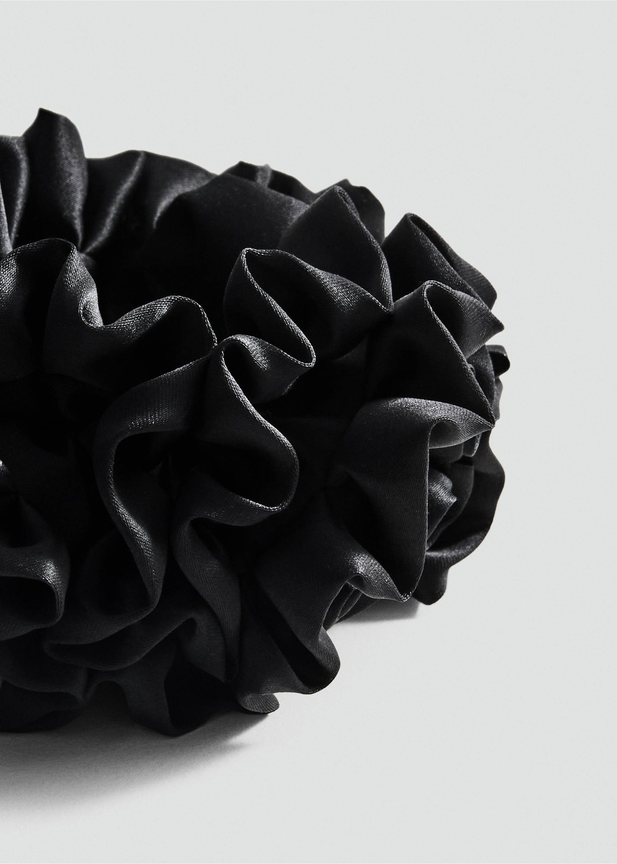 Mini-scrunchie met ruches - Middenvlak, Zwart. Ref: 17071129-00.