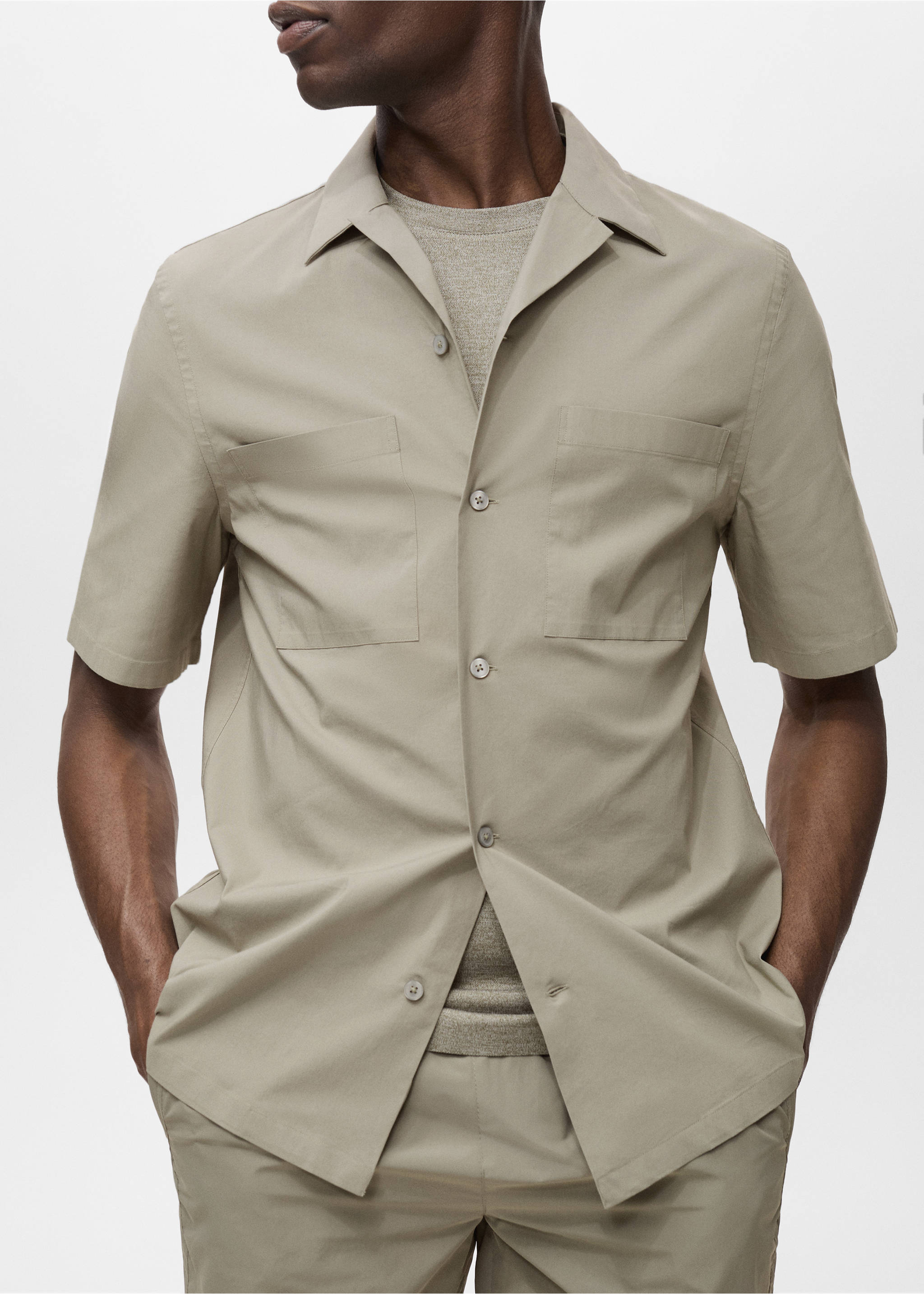 Shirt with pockets and bowling collar - Details of the article 6, Khaki. Ref: 17071133-00.