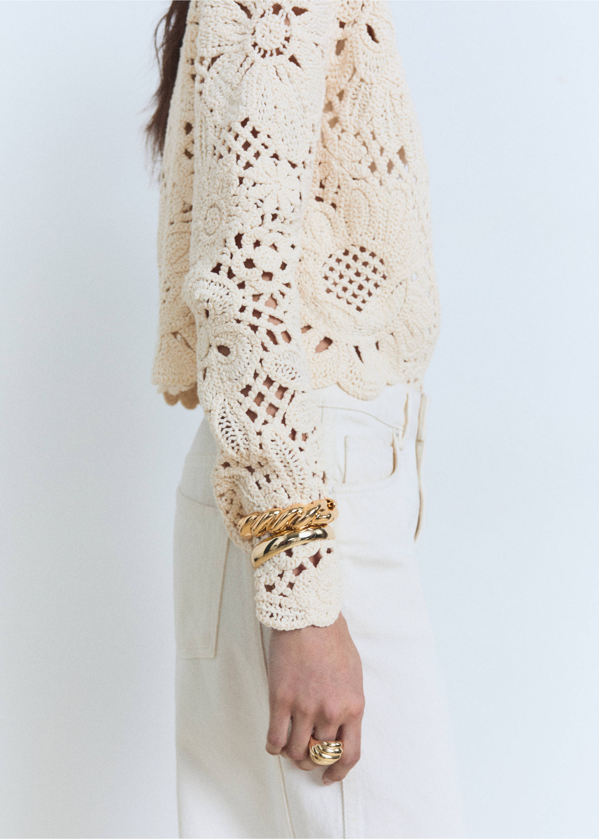 Openwork knitted jacket with scalloped hem - Details of the article 6, Ecru. Ref: 17071138-00.