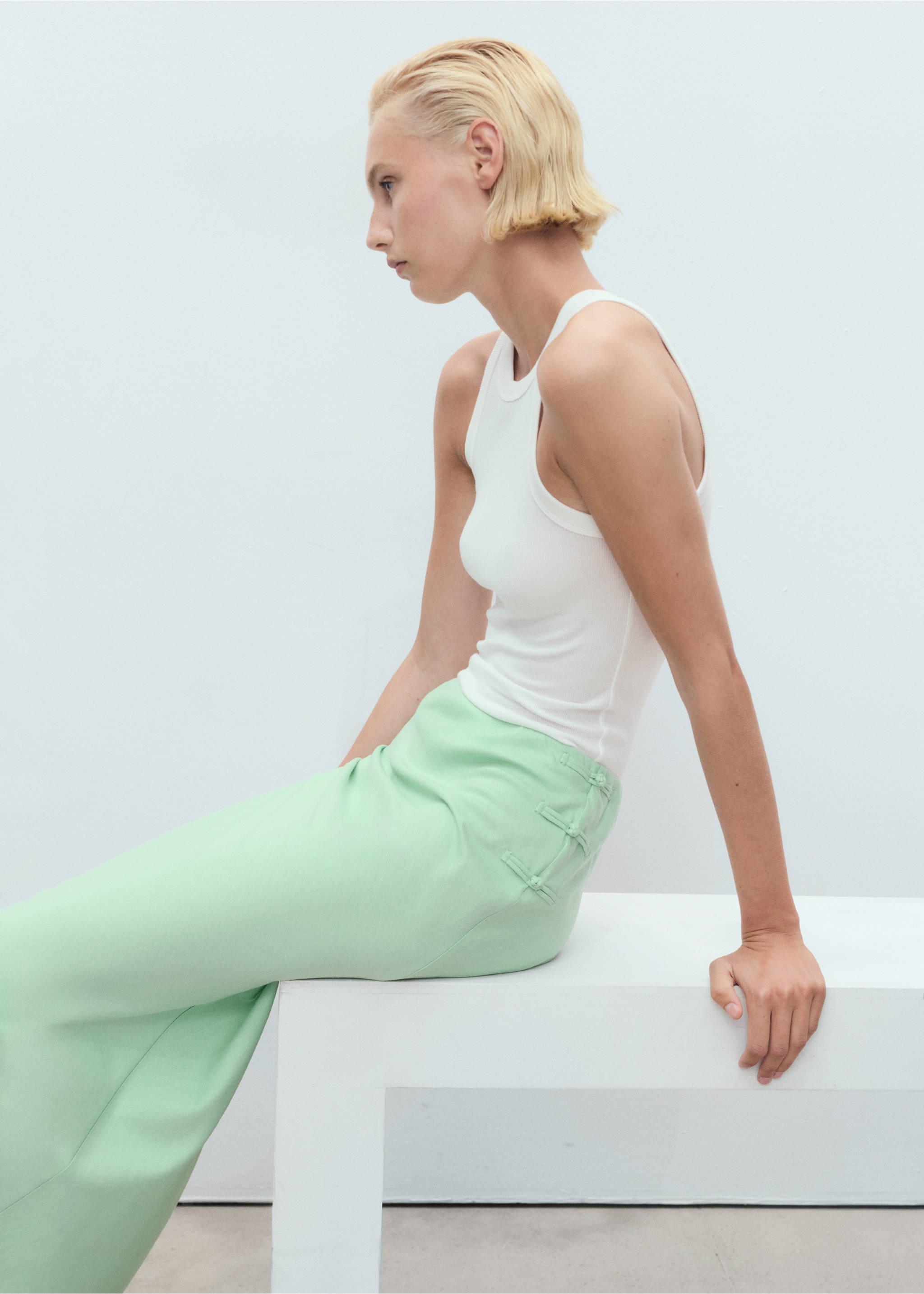 Linen-blend straight skirt - Details of the article 2, Pastel Green. Ref: 17071141-00.