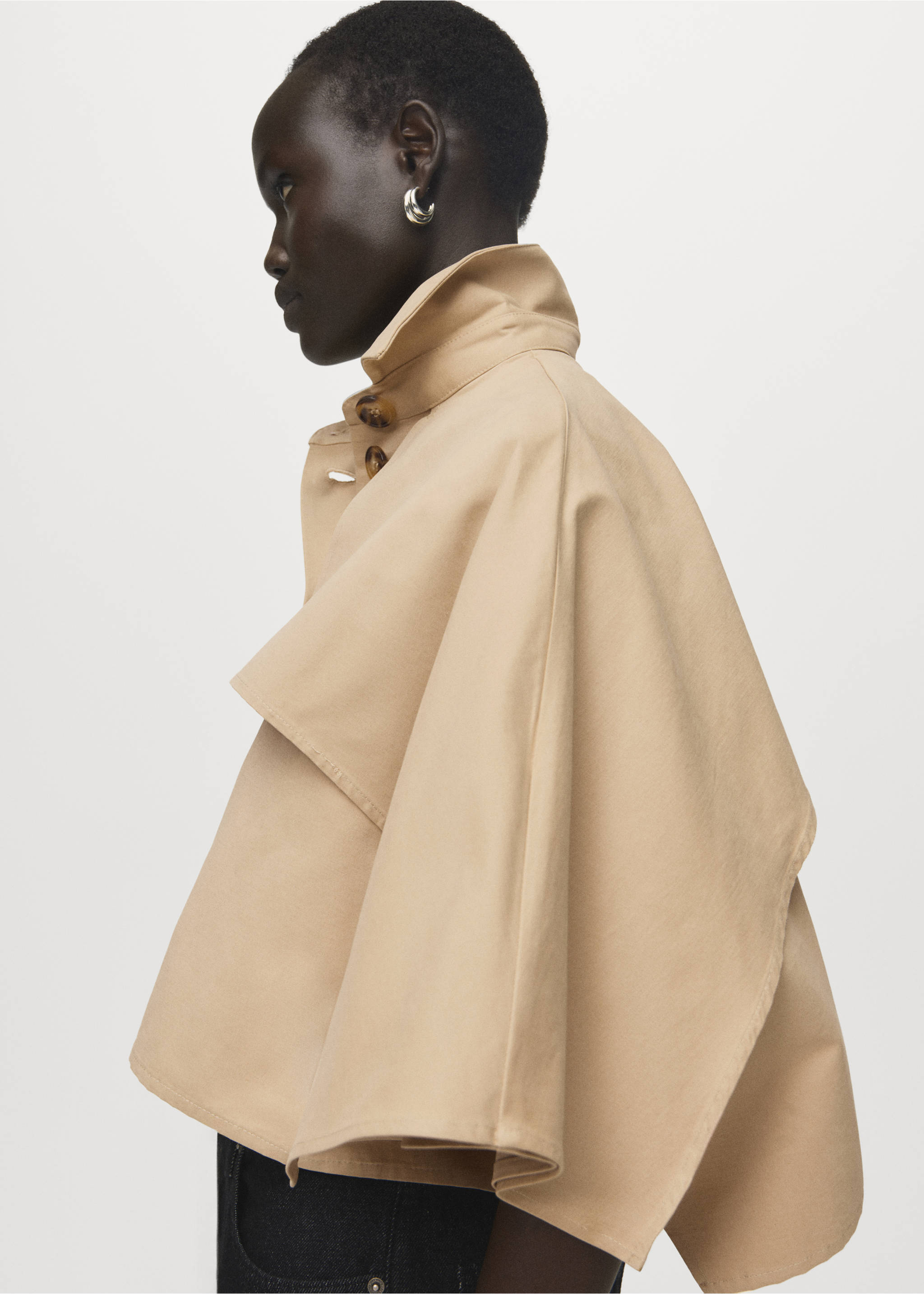 Cape-style cropped trench coat - Details of the article 2, Medium Brown. Ref: 17071143-00.