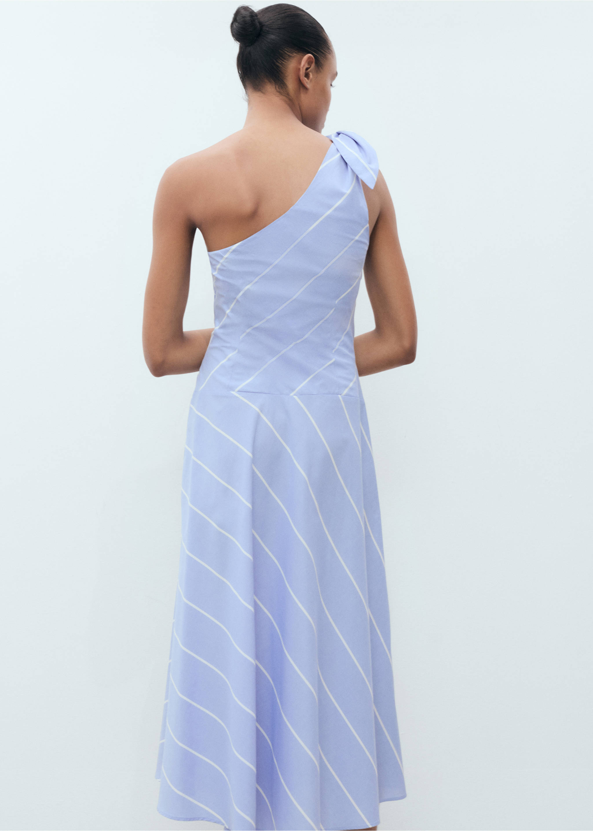 Asymmetrical striped dress with knot - Reverse of the article, Blue. Ref: 17071151-00.