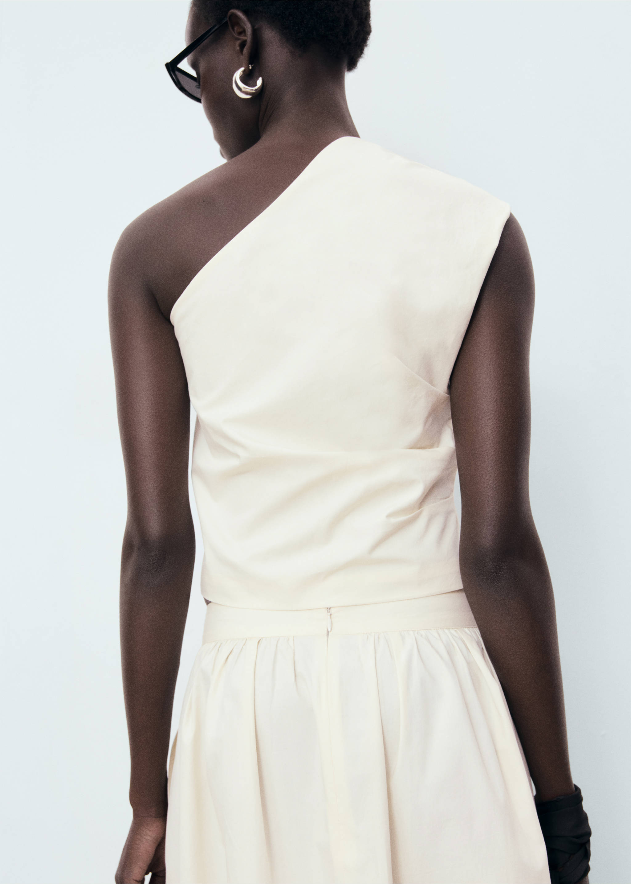 Asymmetrical flower-embroidered top - Reverse of the article, Off White. Ref: 17071171-00.