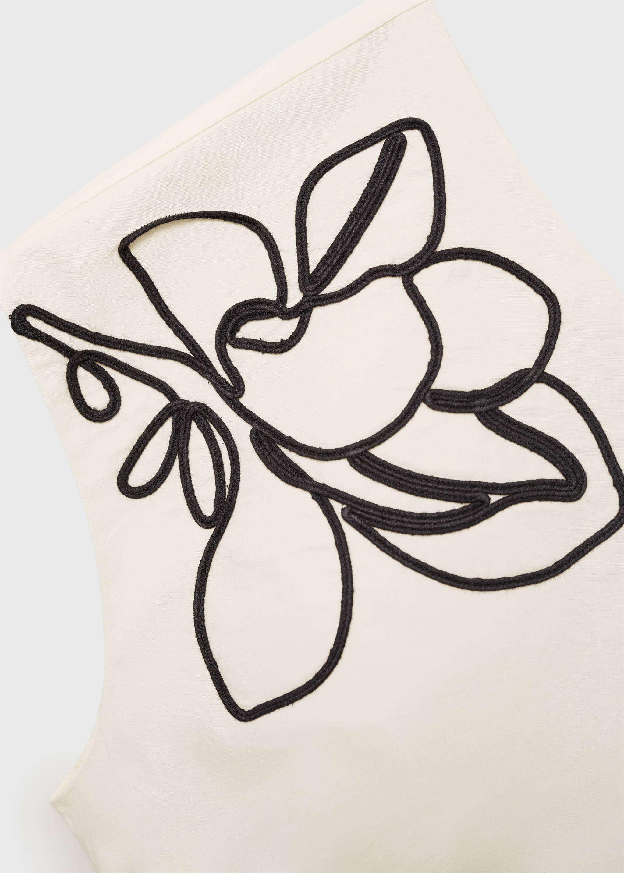 Asymmetrical flower-embroidered top - Details of the article 8