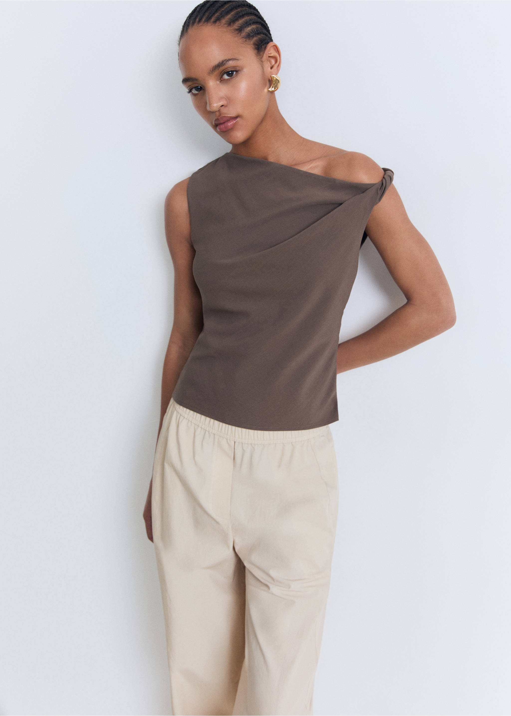 Cotton paperbag trousers - Details of the article 1, Ecru. Ref: 17071174-00.