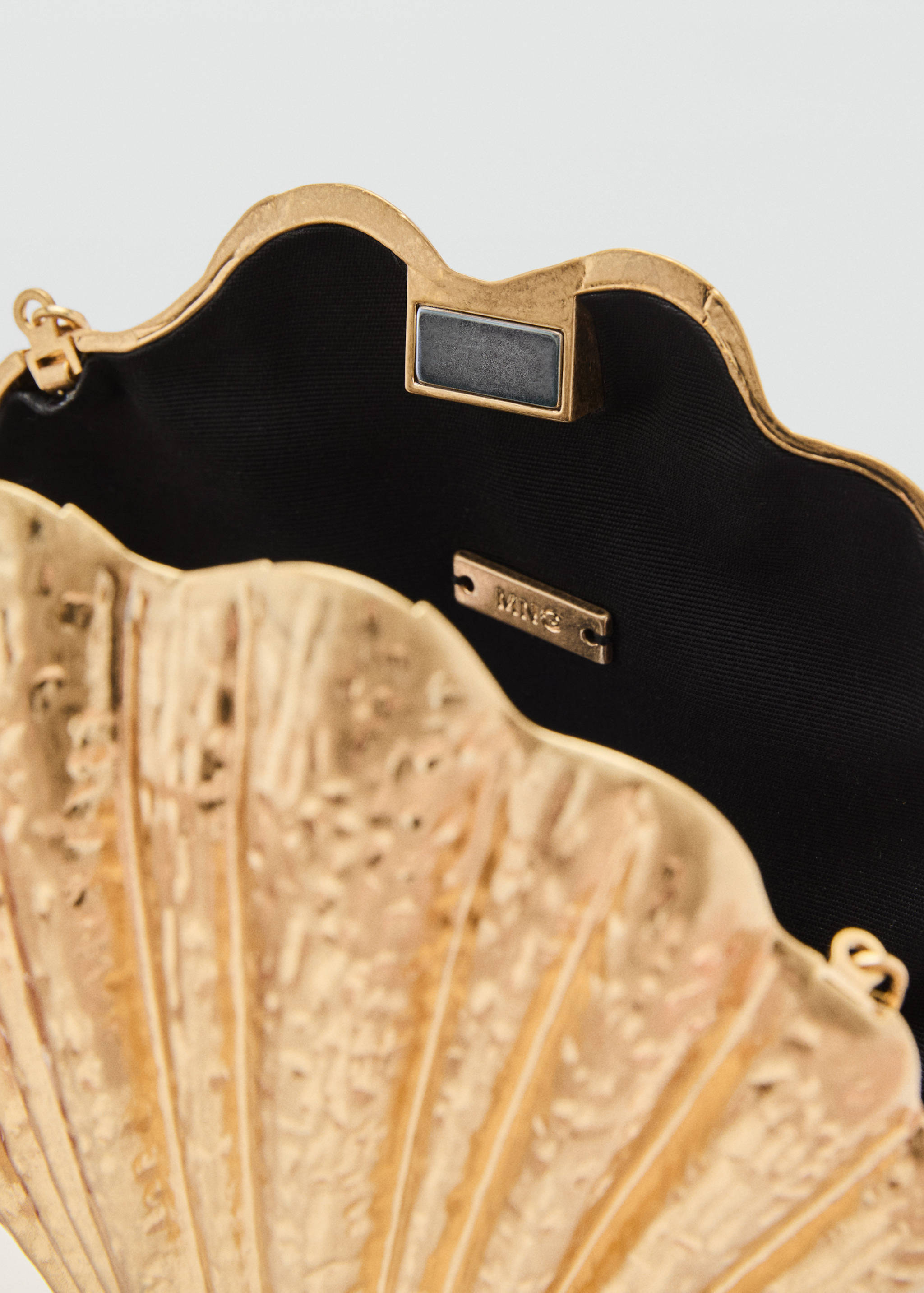 Clutch mit Muscheldesign - Detail des Artikels 1