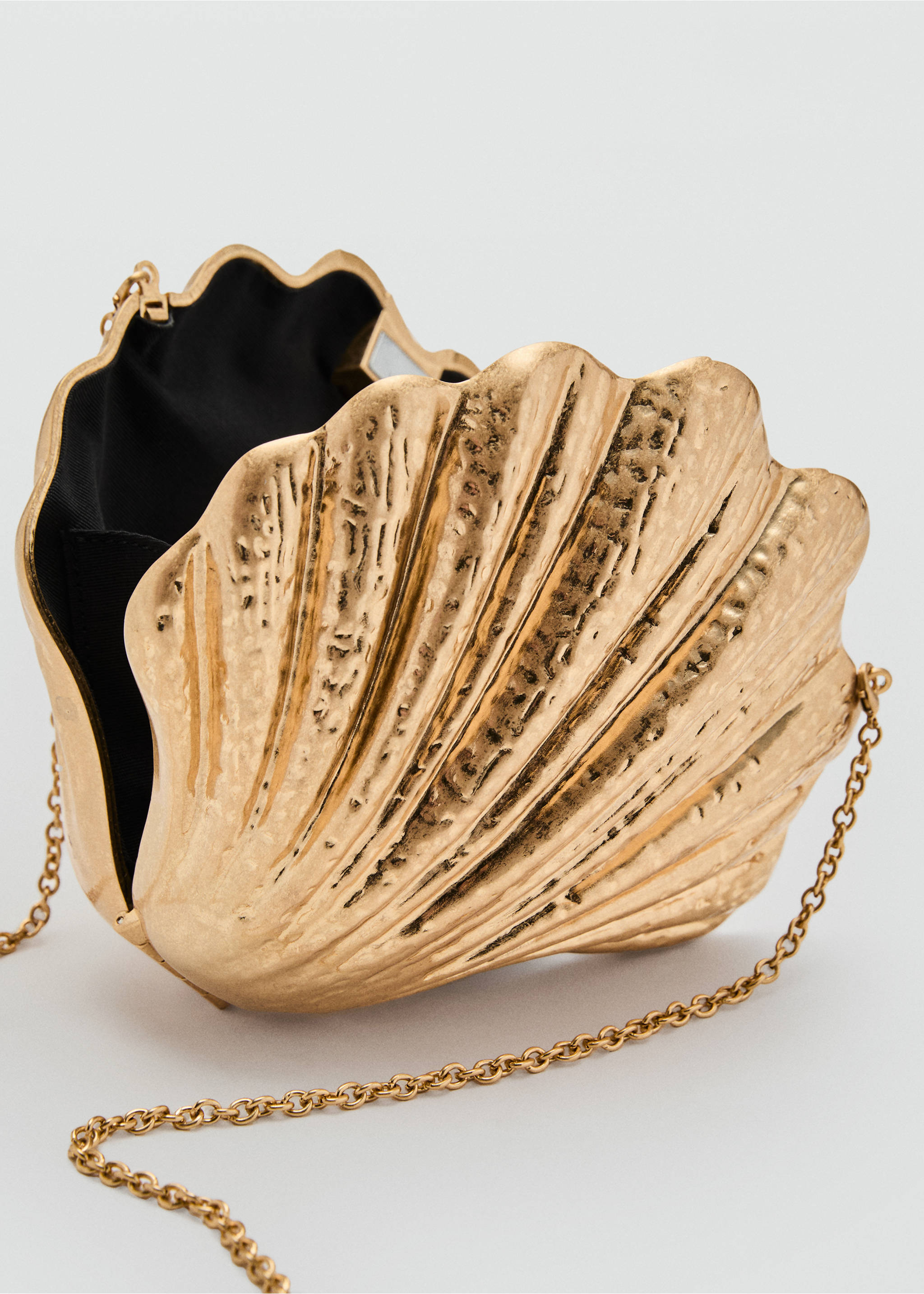 Clutch mit Muscheldesign - Detail des Artikels 3, Gold. Ref: 17071177-00.