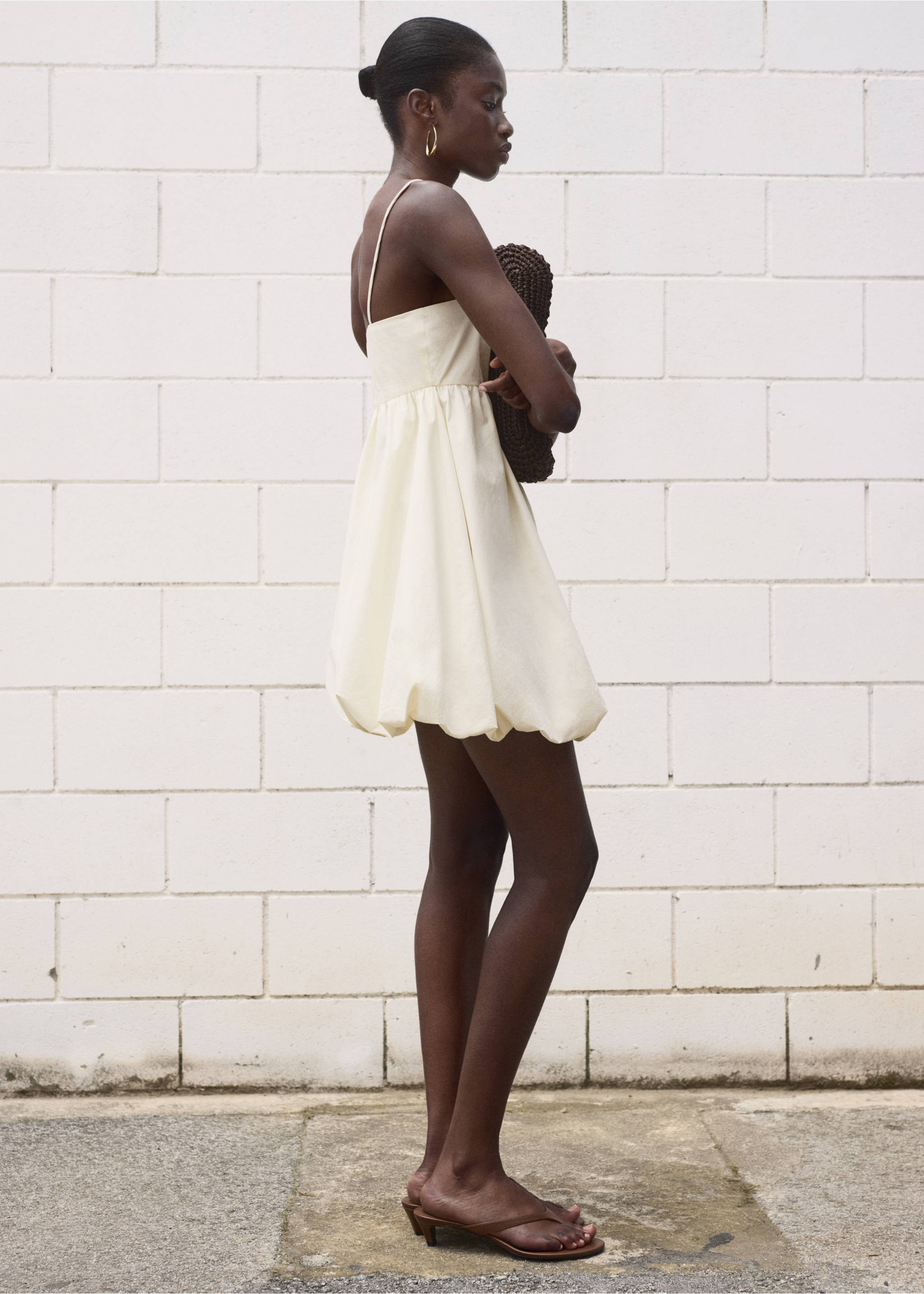 Balloon dress with embroidered flowers - Details of the article 2, Off White. Ref: 17071178-00.