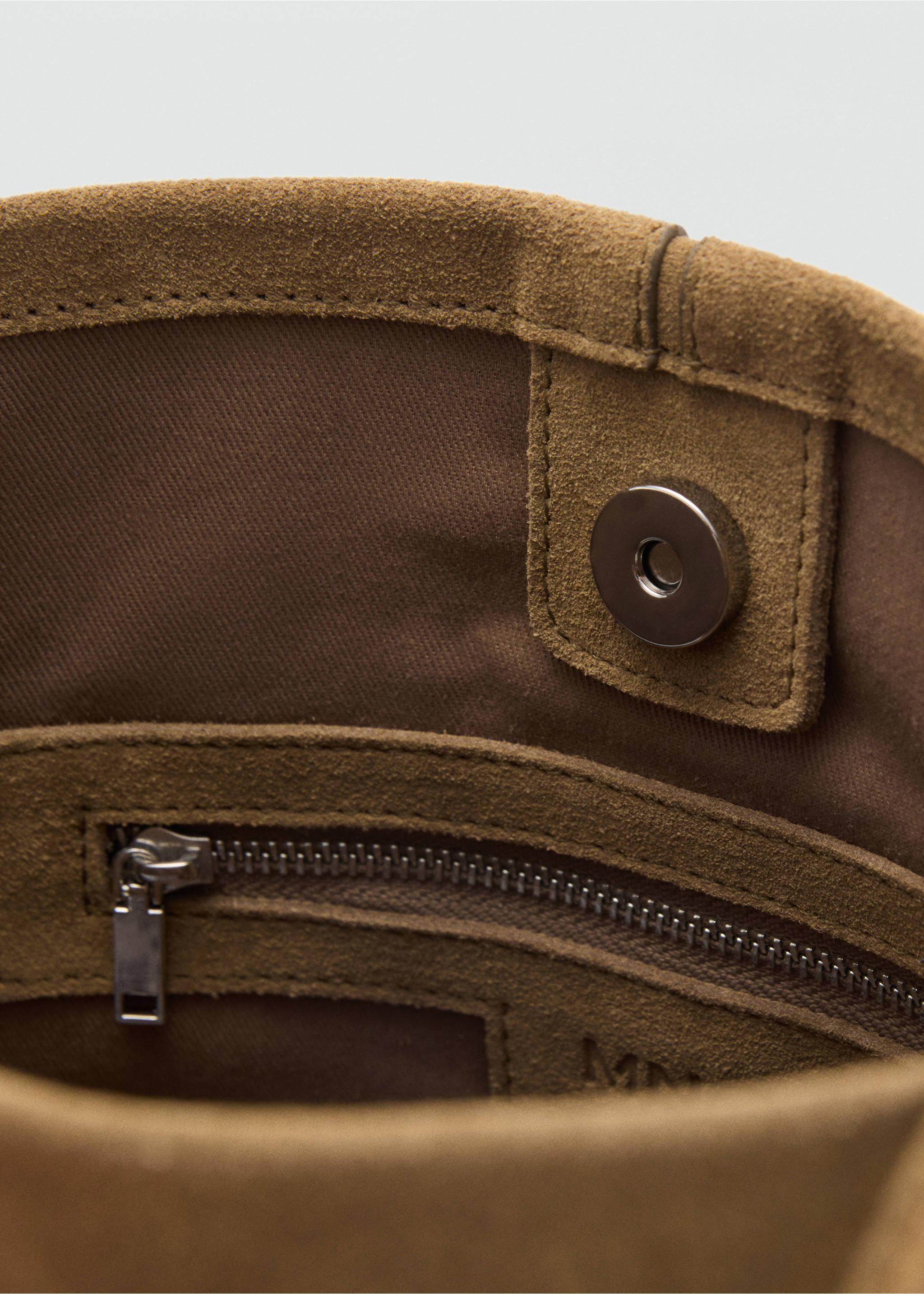 Leather bucket bag - Details of the article 3, Tobacco Brown. Ref: 17071184-00.
