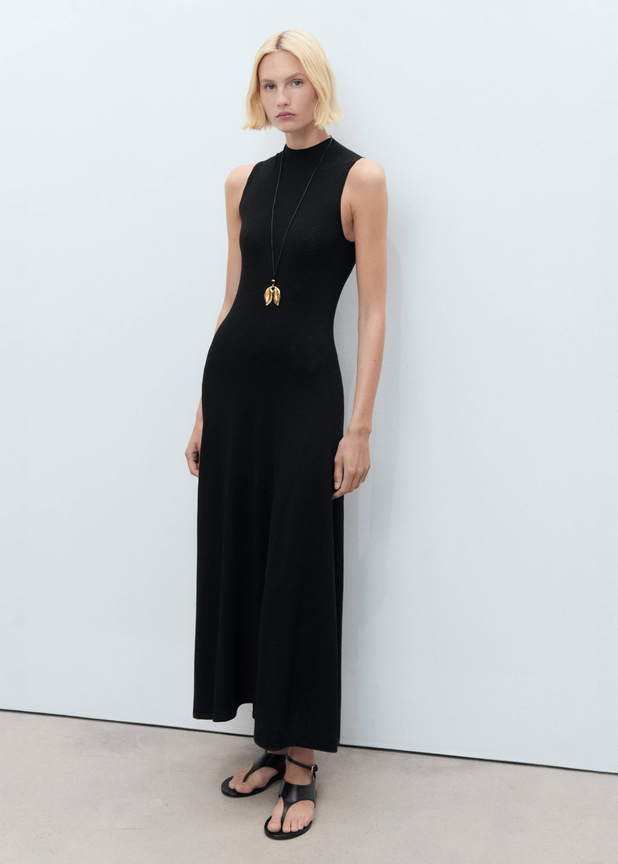 Fine-knit flared dress - General plane