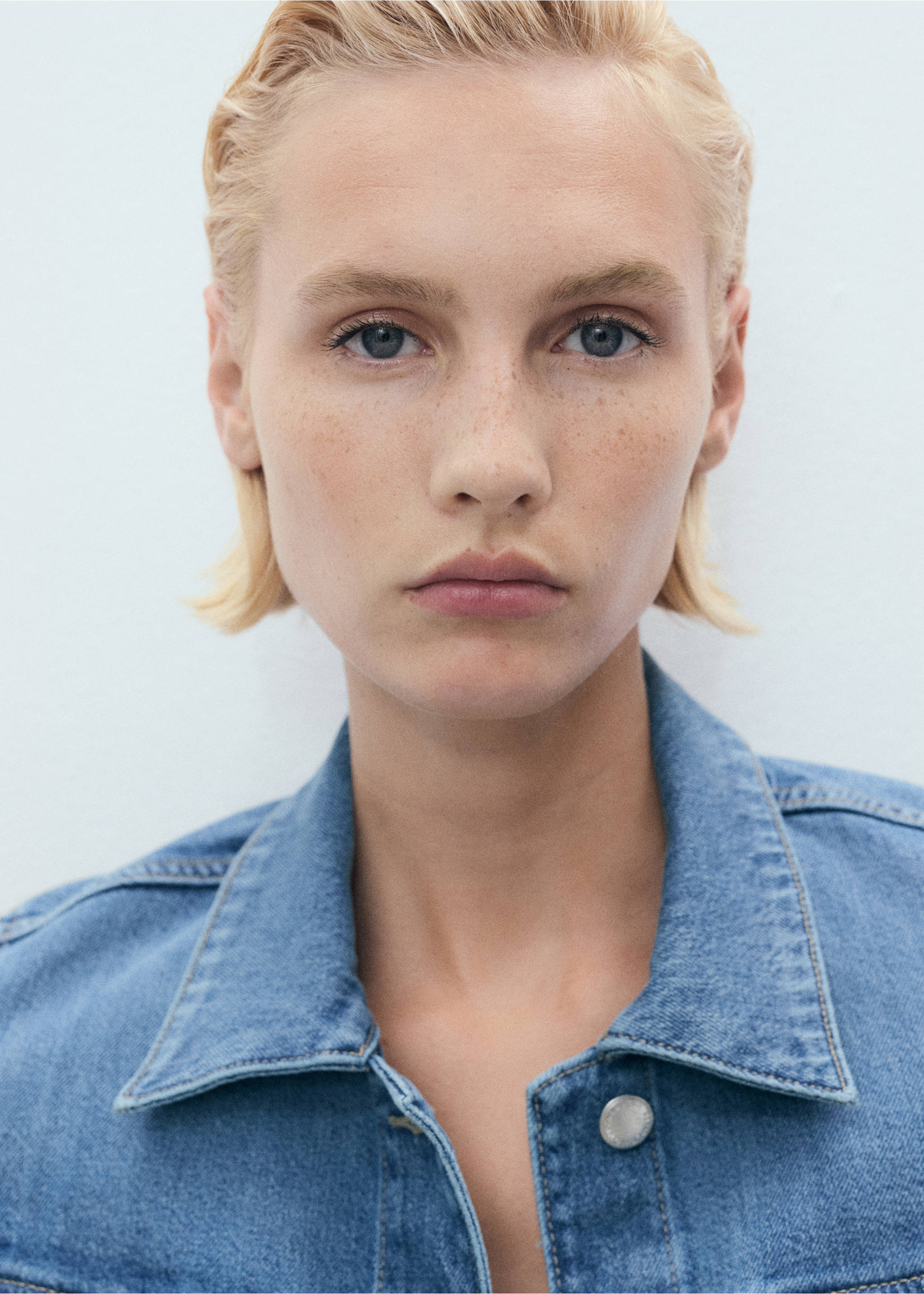 Pockets denim jacket - Details of the article 1, Medium Blue. Ref: 17071190-00.