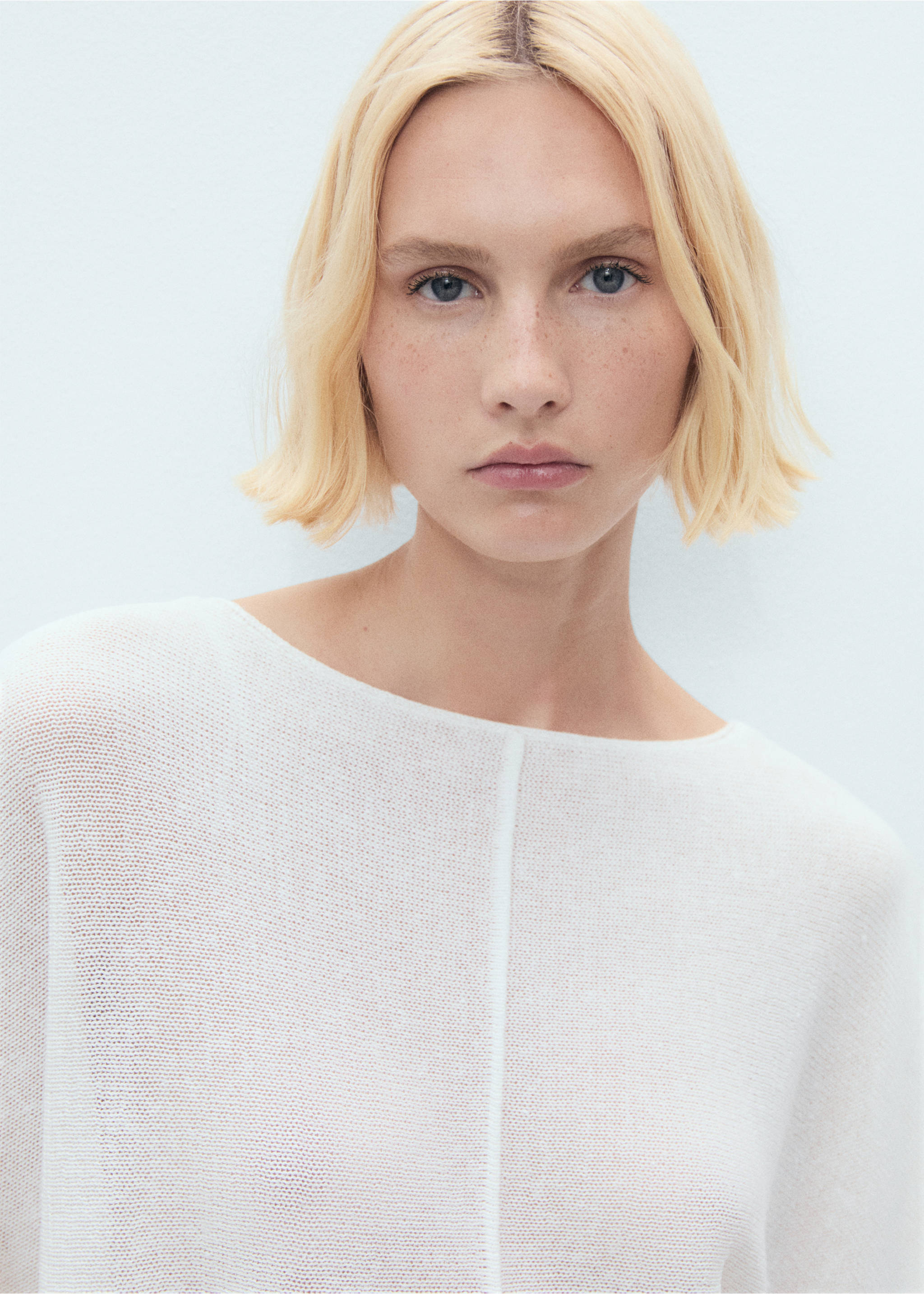 Oversized fine-knit sweater - Details of the article 1, White. Ref: 17071194-00.