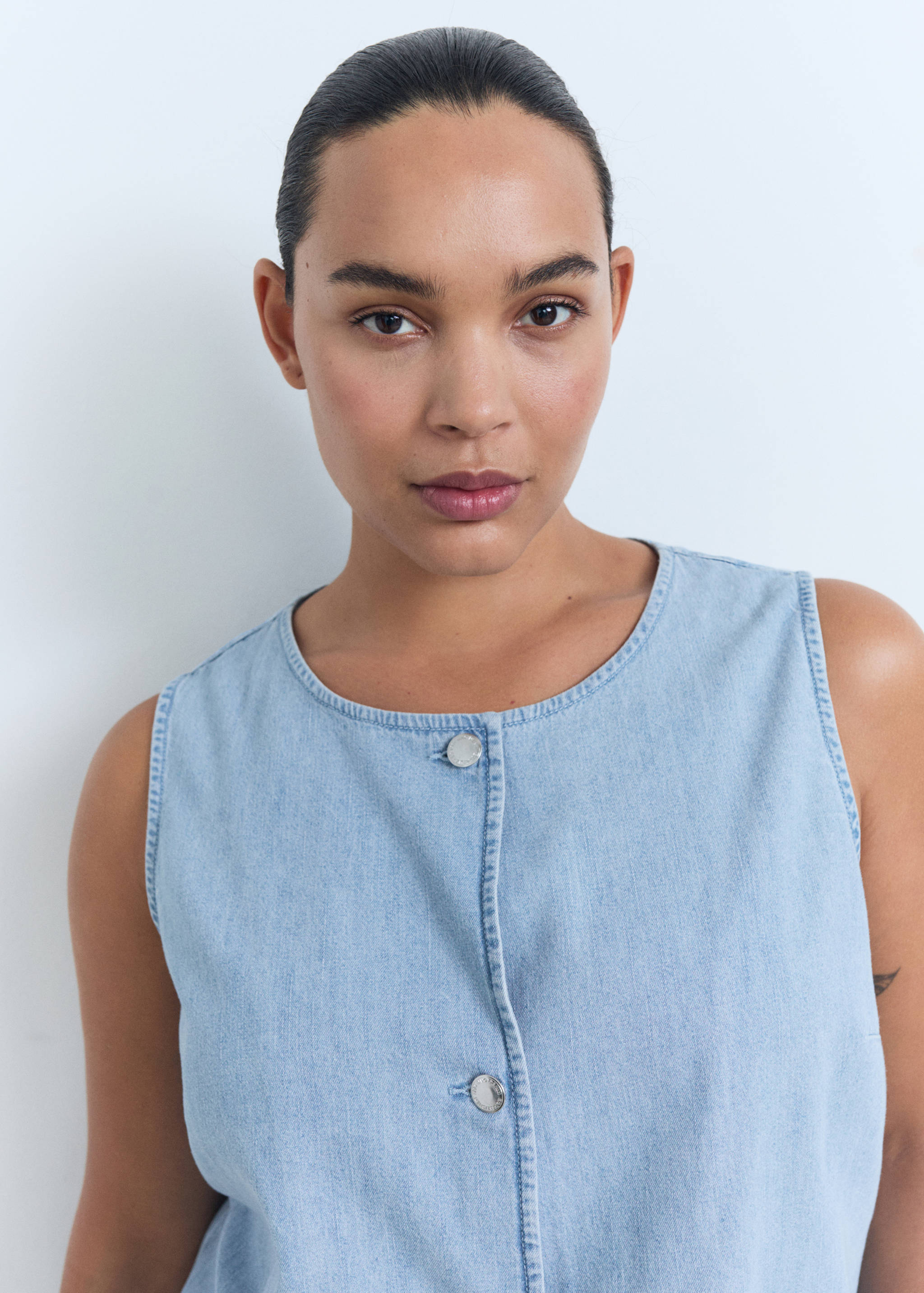 Džínová vesta s knoflíky - Detail zboží 4