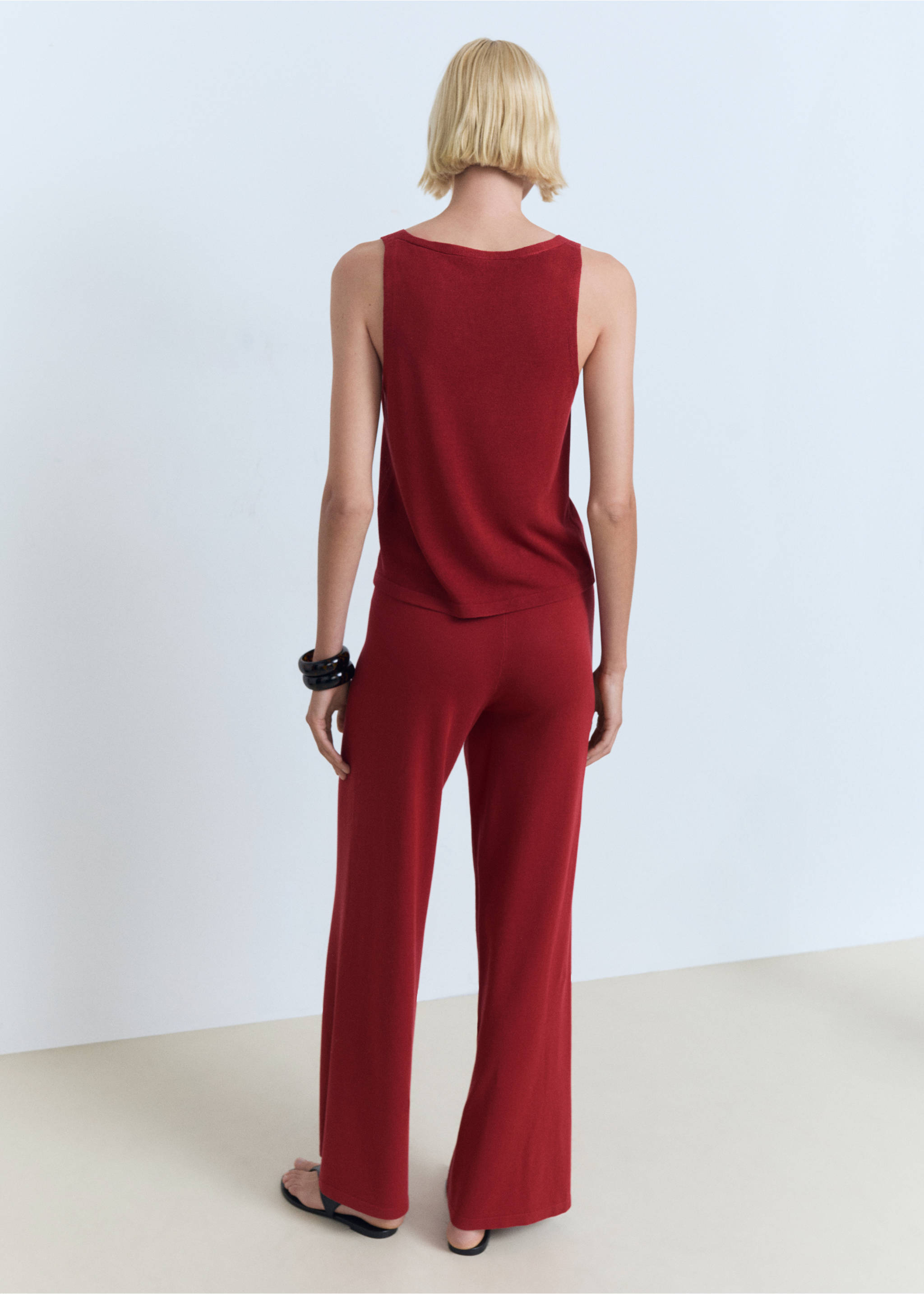 Straight knitted trousers - Reverse of the article, Red. Ref: 17071217-00.
