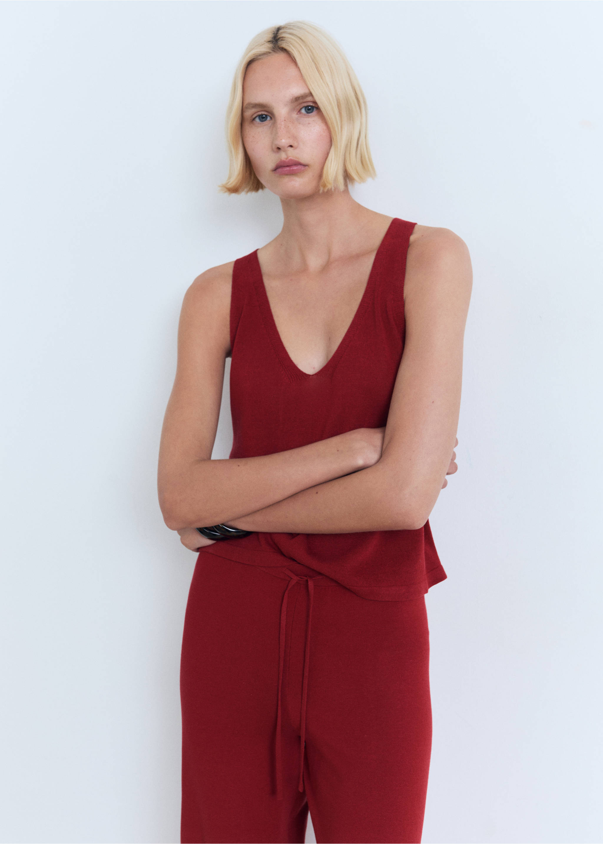 Straight knitted trousers - Details of the article 1, Red. Ref: 17071217-00.