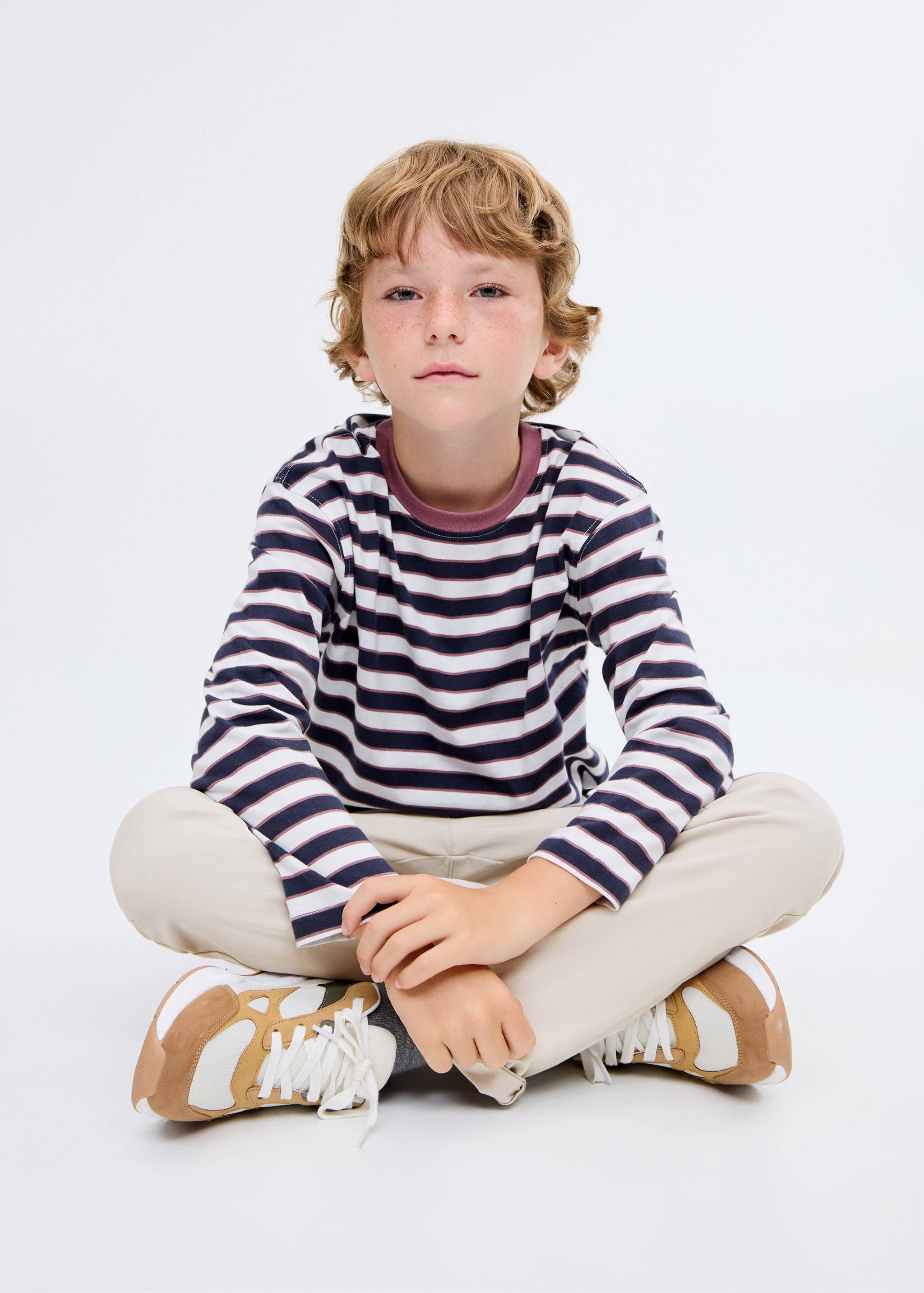 Pantalón chino liso - Plano medio