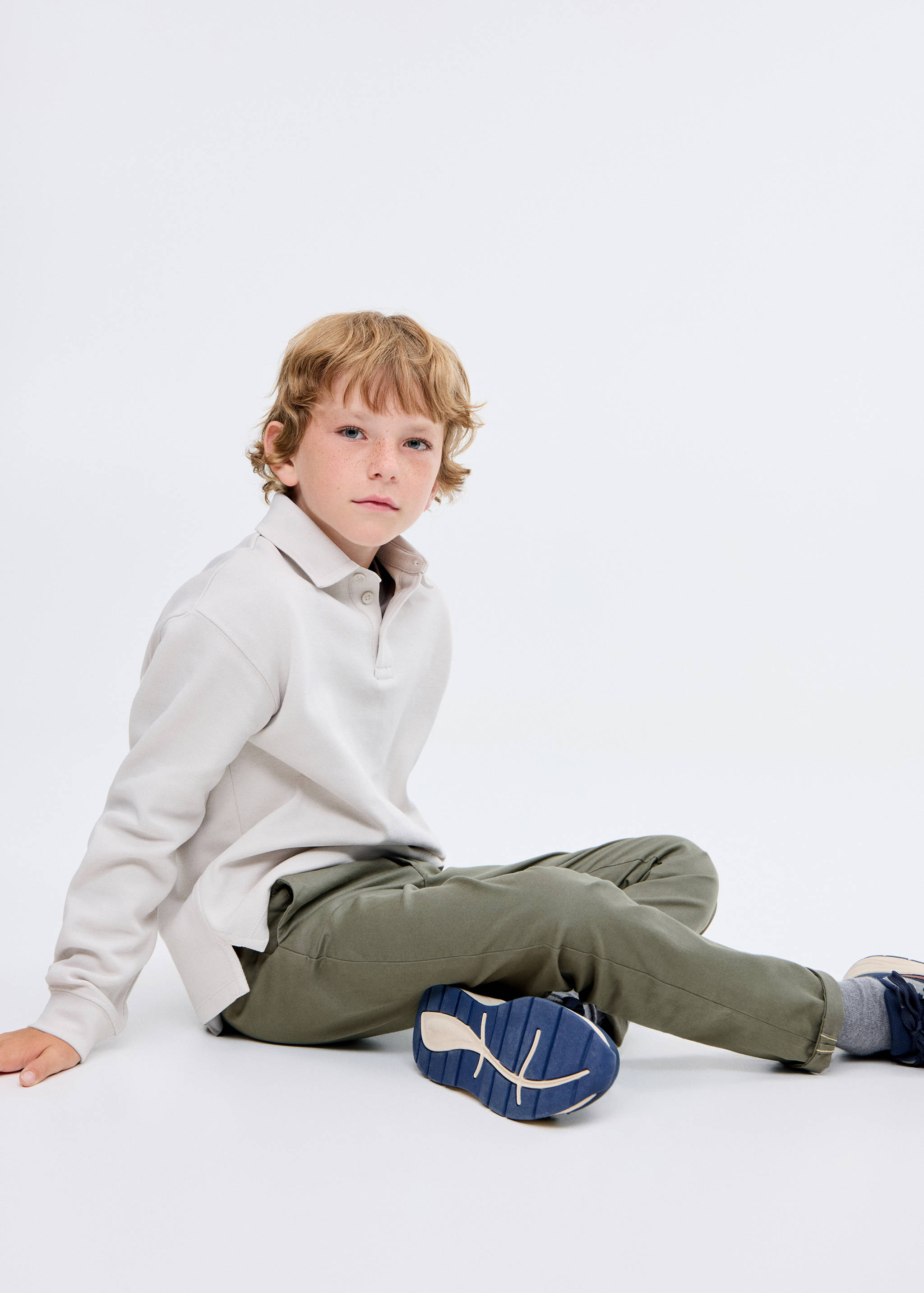 Pantalón chino liso - Plano medio