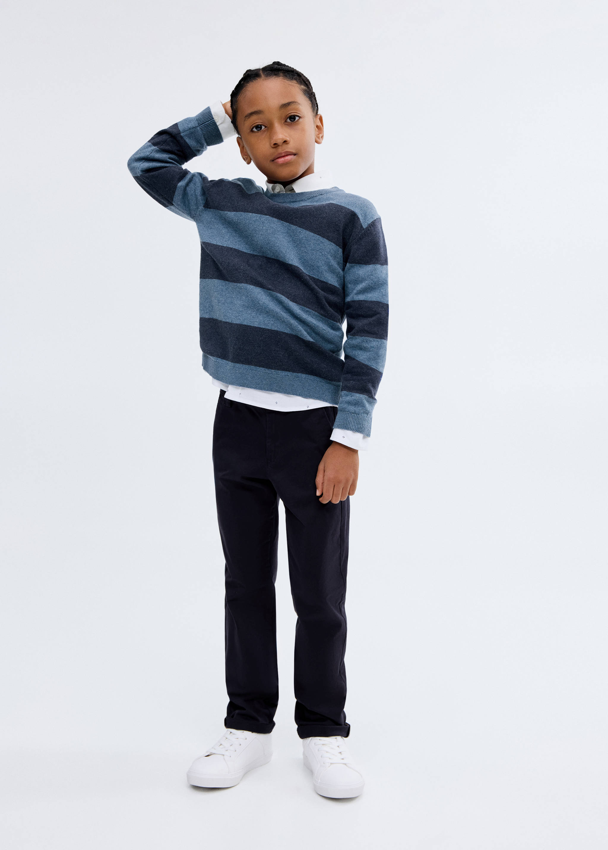 Pantalón chino liso - Plano general