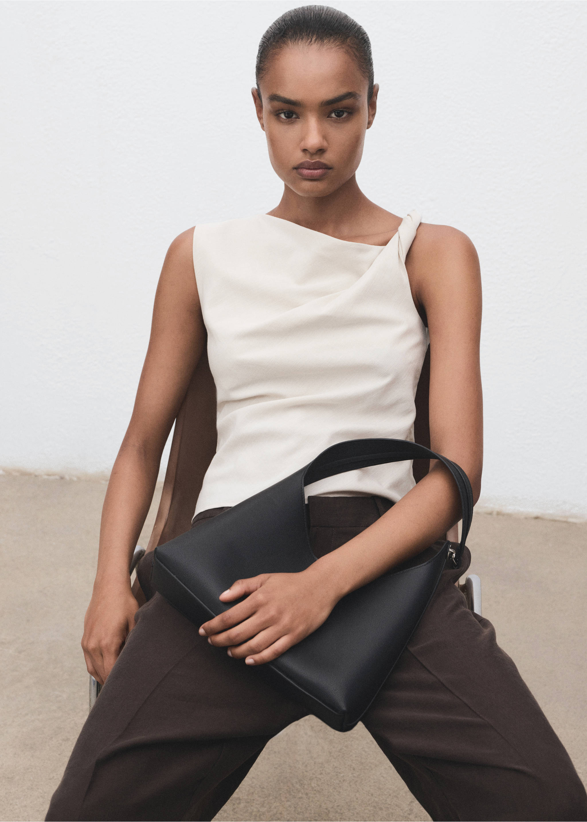 Asymmetrical draped top with straps - Details of the article 2, Ecru. Ref: 17071232-00.