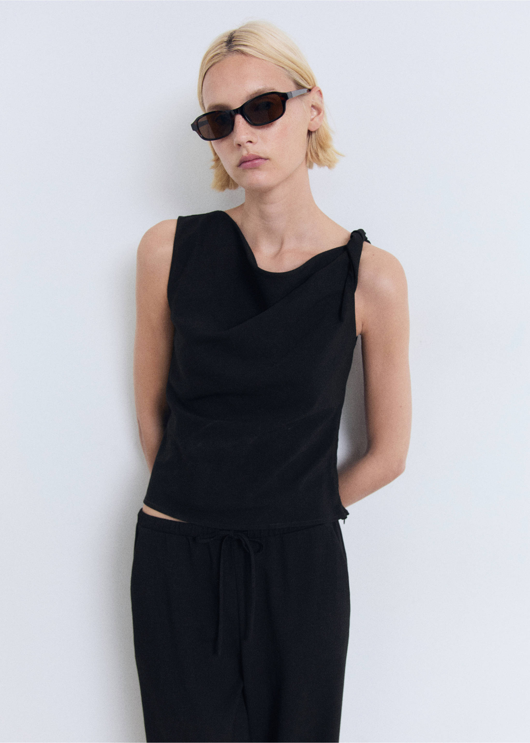 Asymmetrical draped top with straps - Details of the article 6, Black. Ref: 17071232-00.