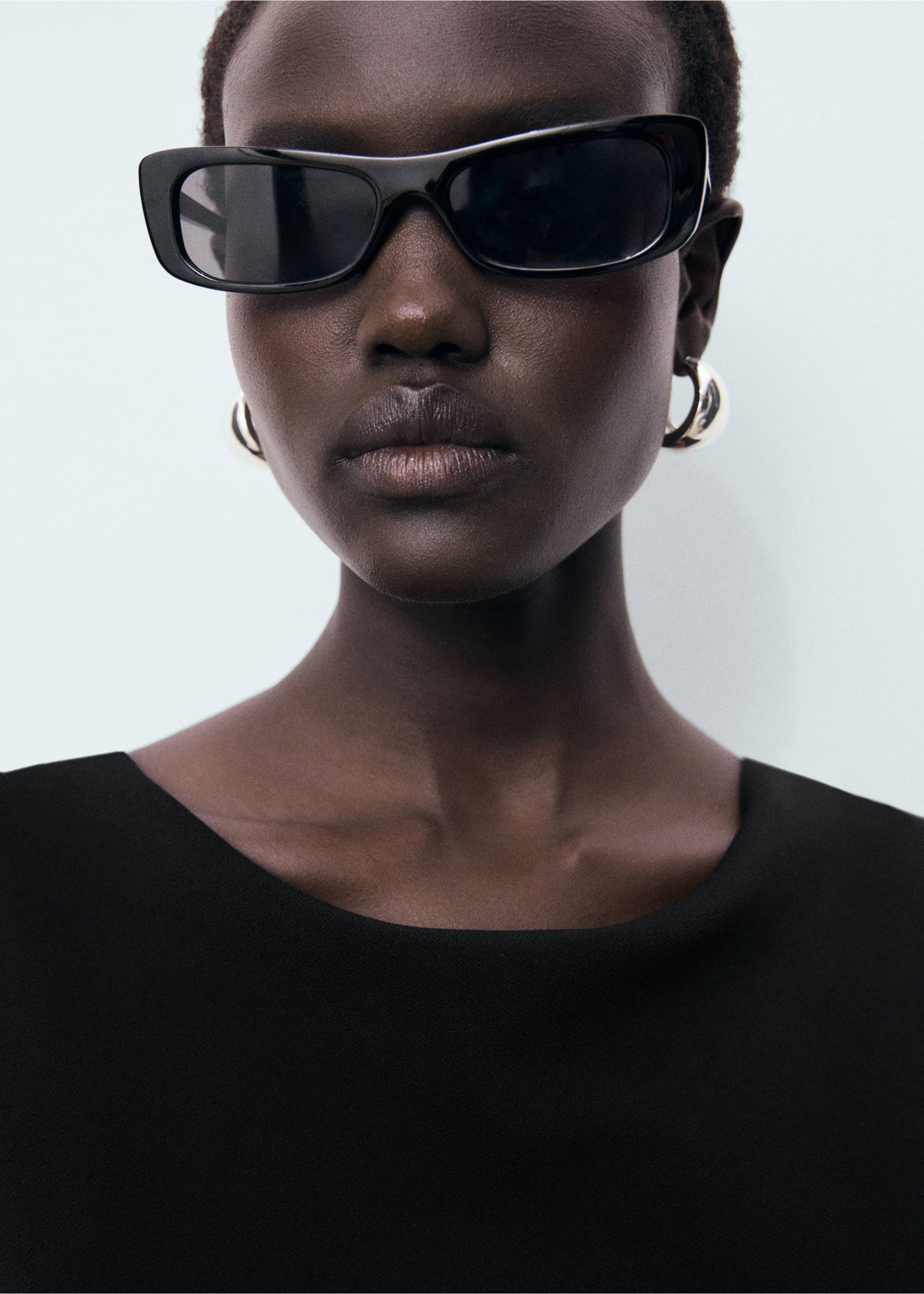 Open back dress - Details of the article 1, Black. Ref: 17071235-00.