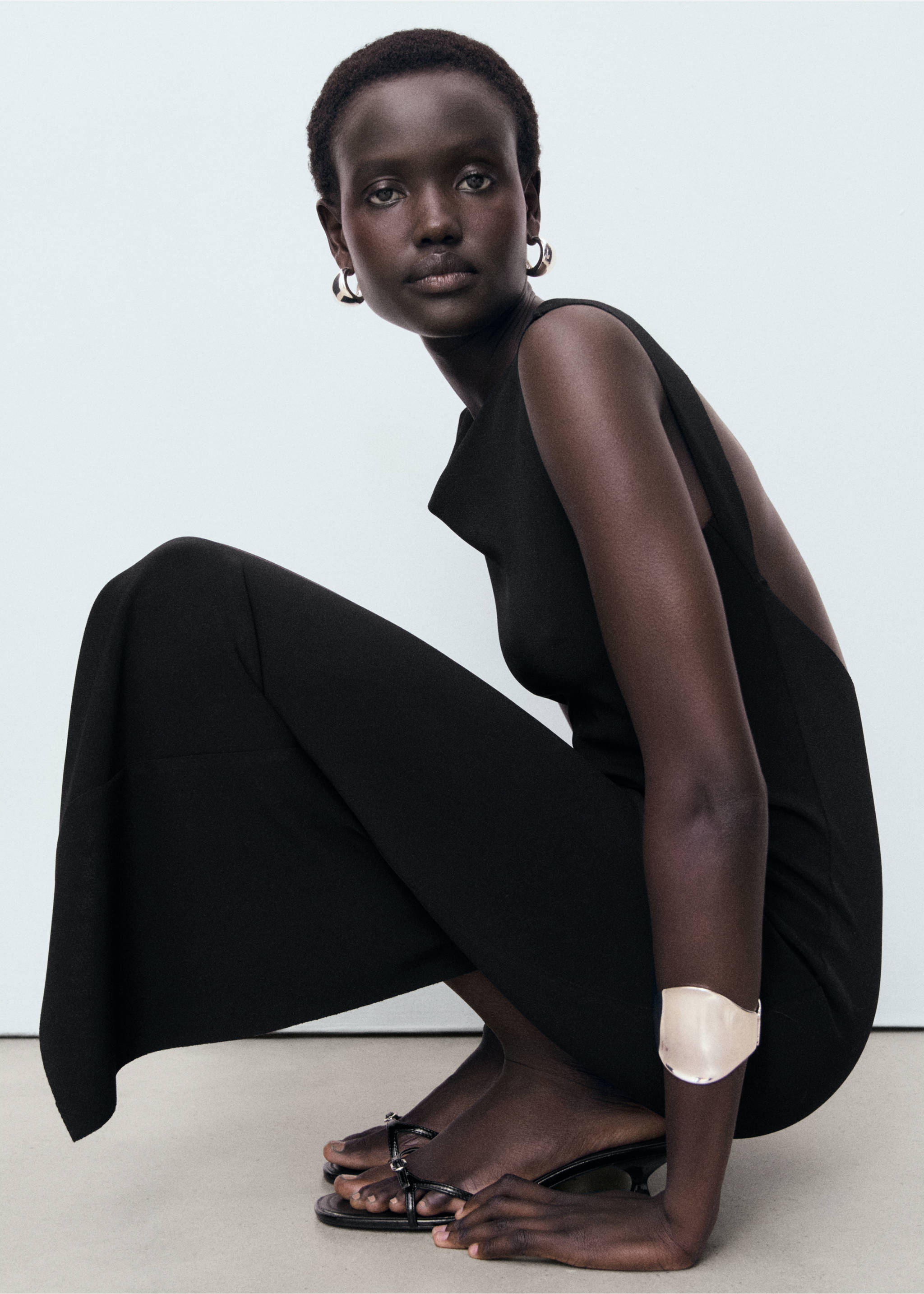 Open back dress - Details of the article 2, Black. Ref: 17071235-00.