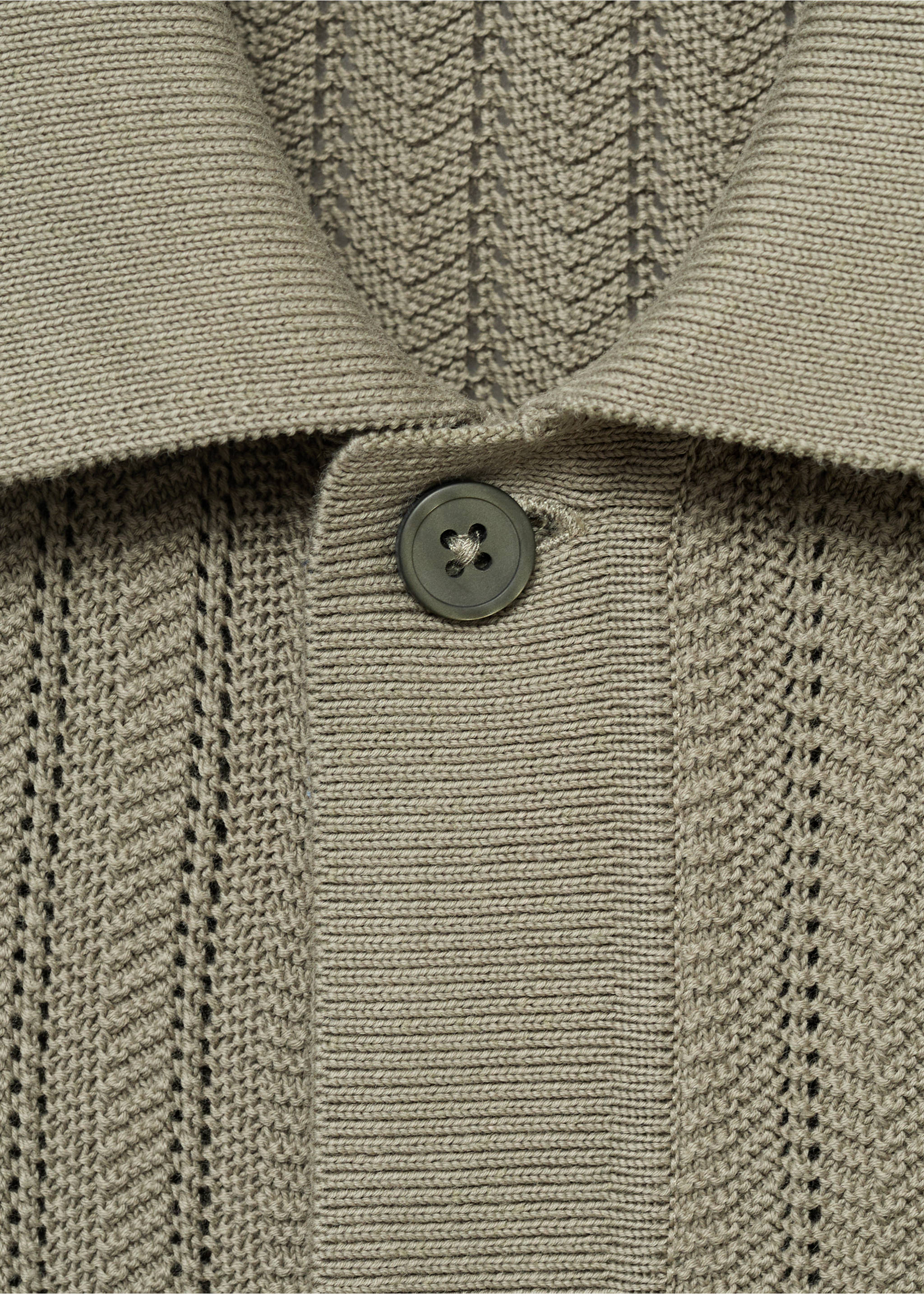 100% cotton shirt structure - Details of the article 8, Khaki. Ref: 17071242-00.