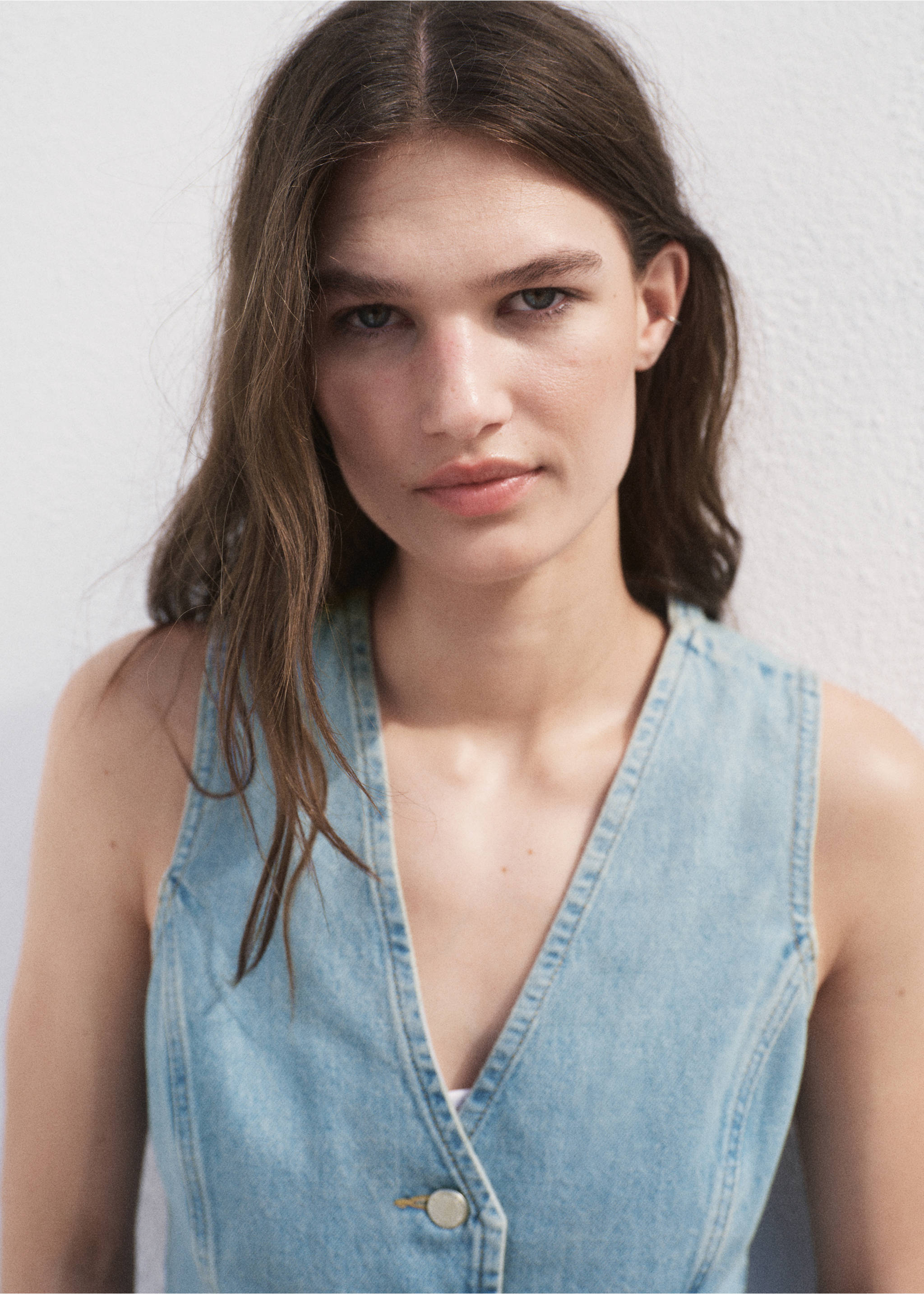 Buttoned denim gilet - Details of the article 1, Medium Blue. Ref: 17071272-00.