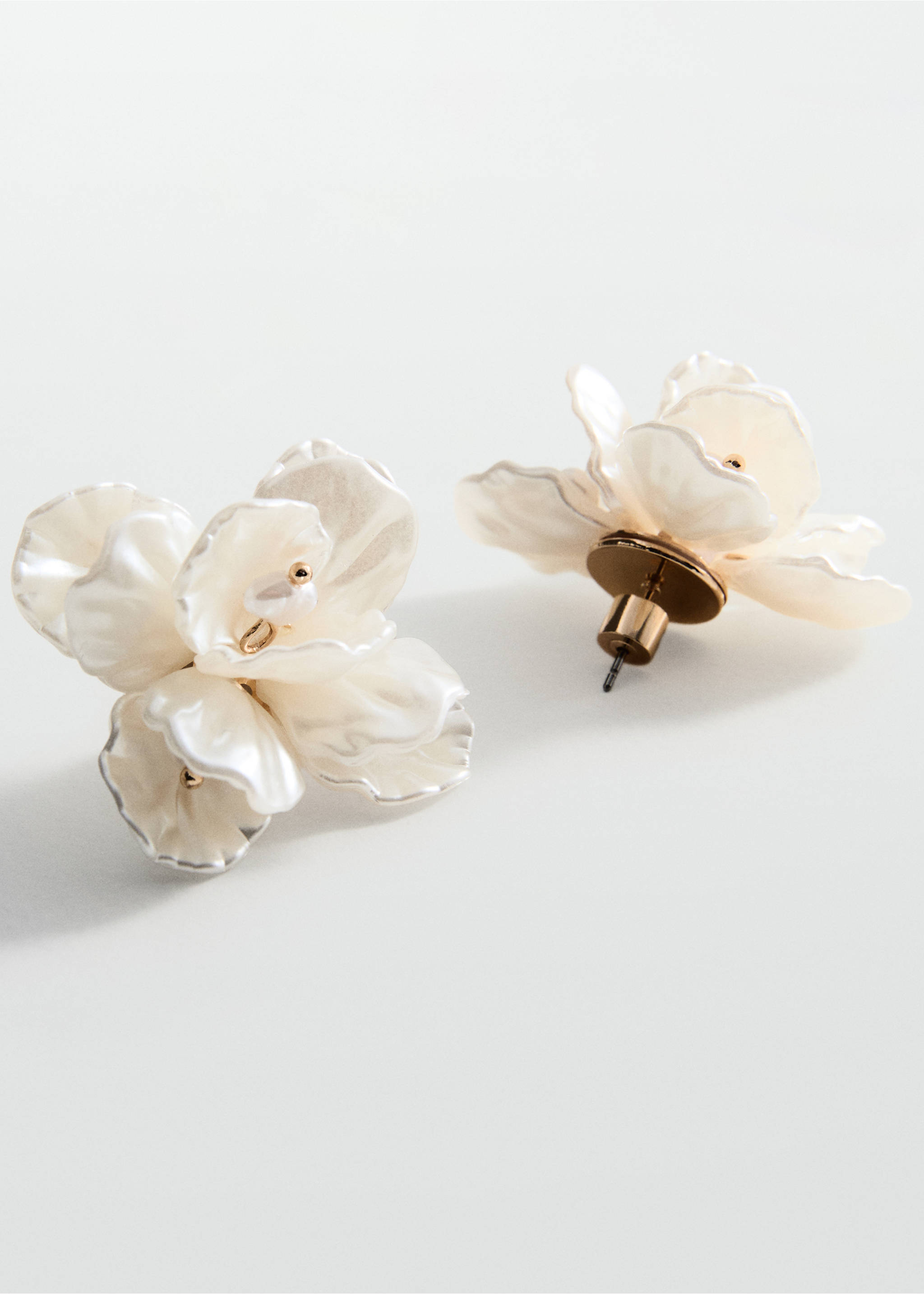 Floral earrings - Details of the article 1, White. Ref: 17071289-00.