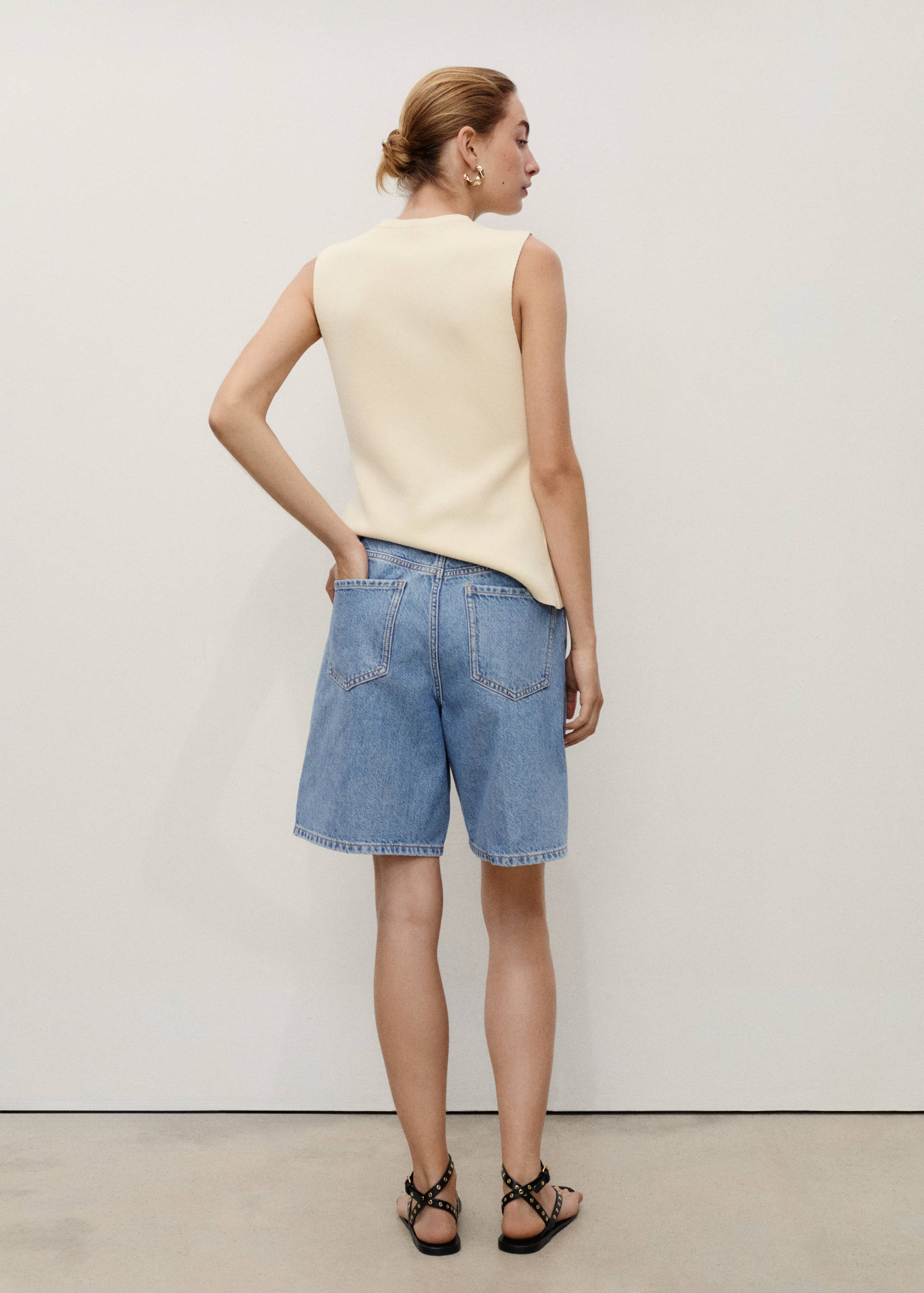 High-waist straight-fit denim shorts - Reverse of the article