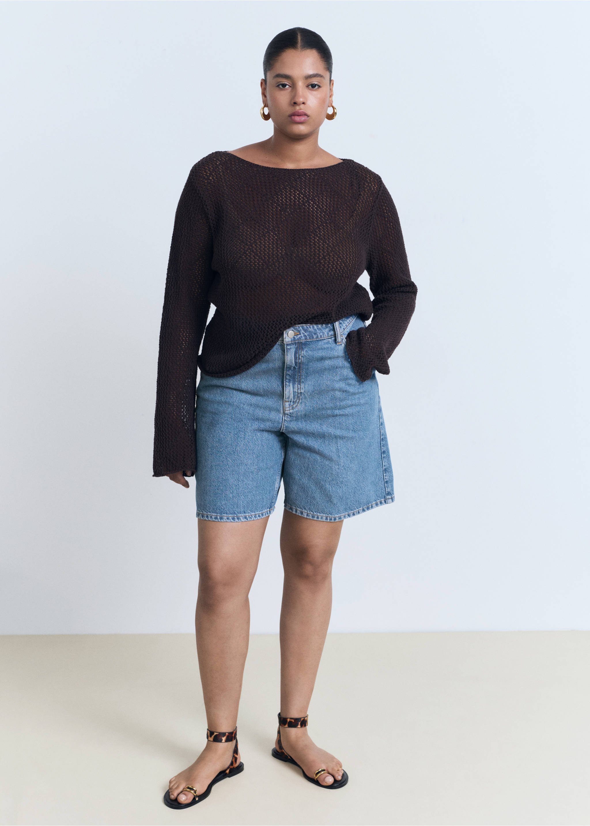 High-waist straight-fit denim shorts - Details of the article 3, Medium Blue. Ref: 17071518-00.