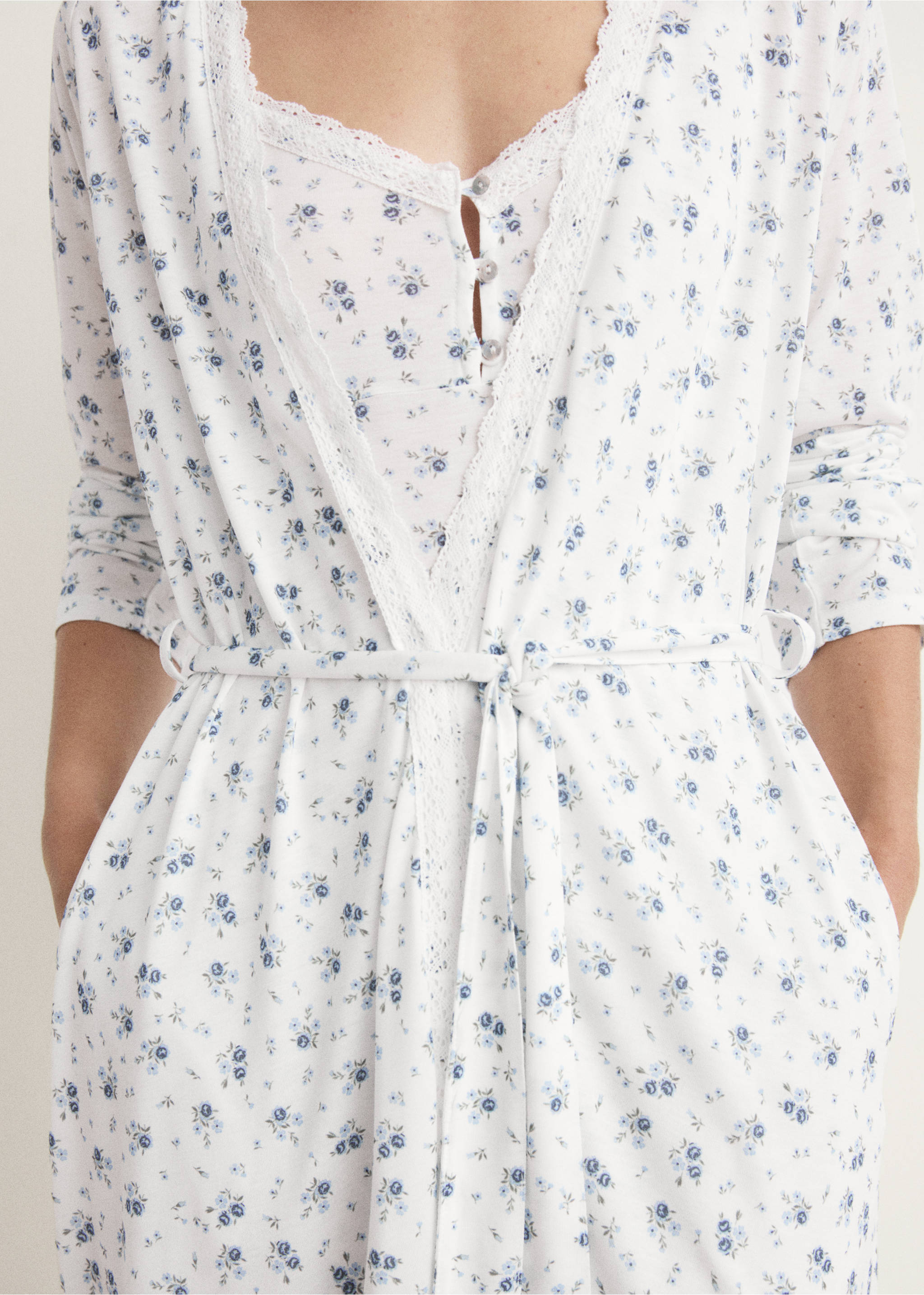 Floral-print dressing gown with lace trim - Details of the article 6, White. Ref: 17071524-00.