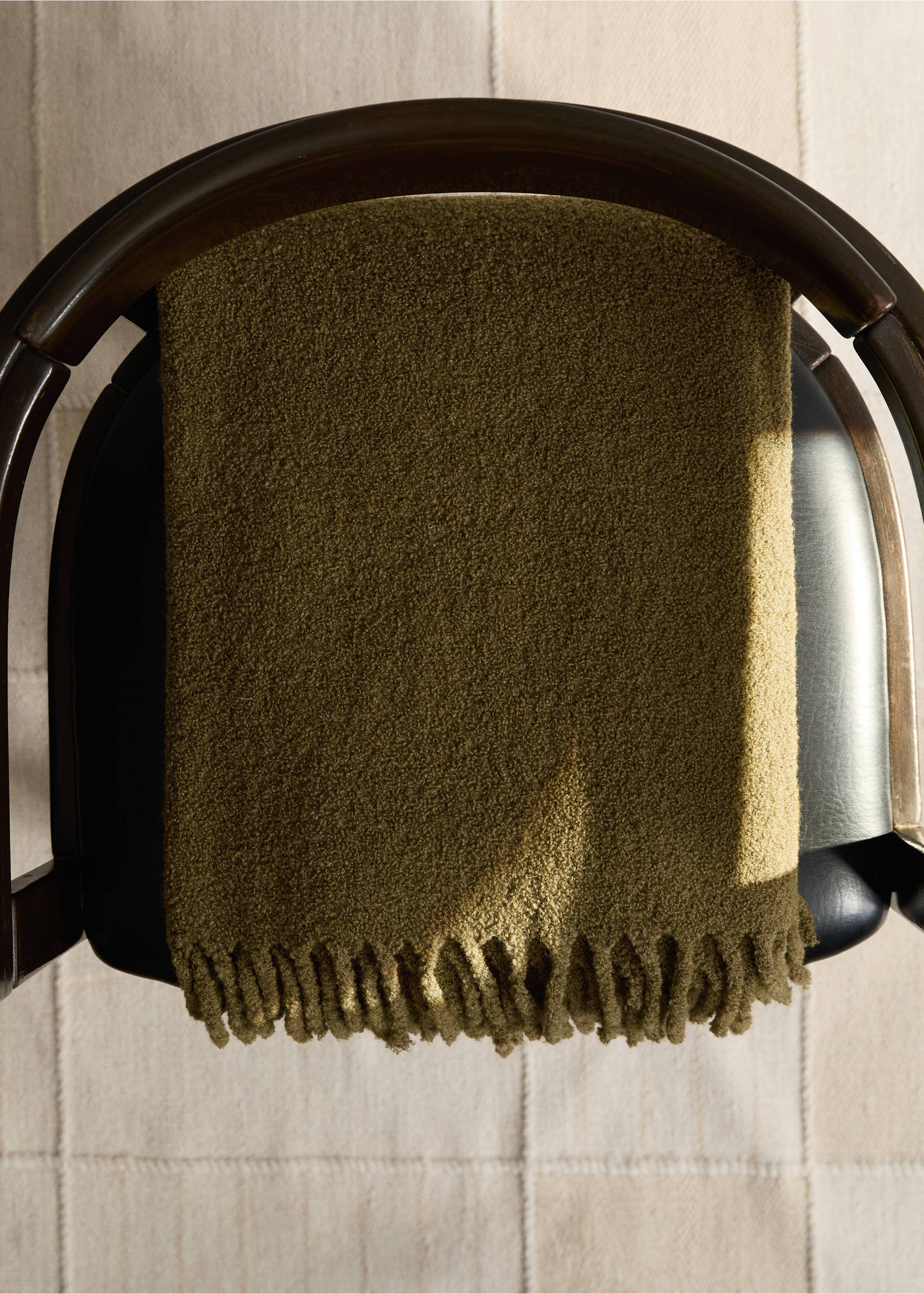Bouclé-effect wool blanket - General plane, Olive Green. Ref: 17071530-00.