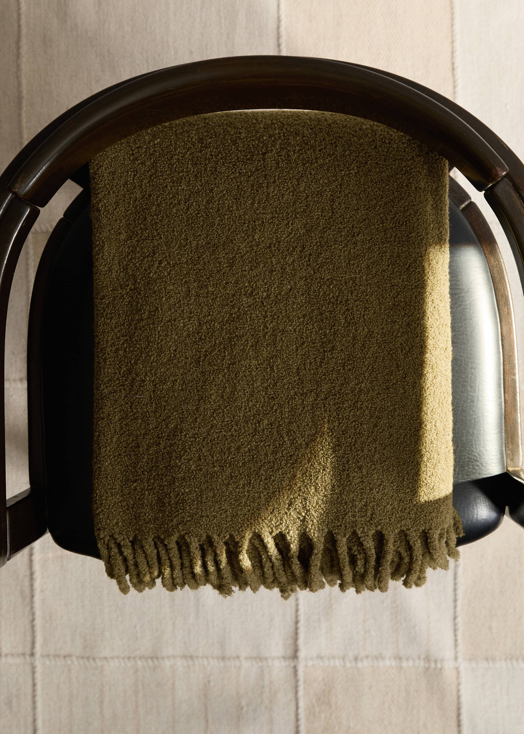 Bouclé-effect wool blanket - General plane