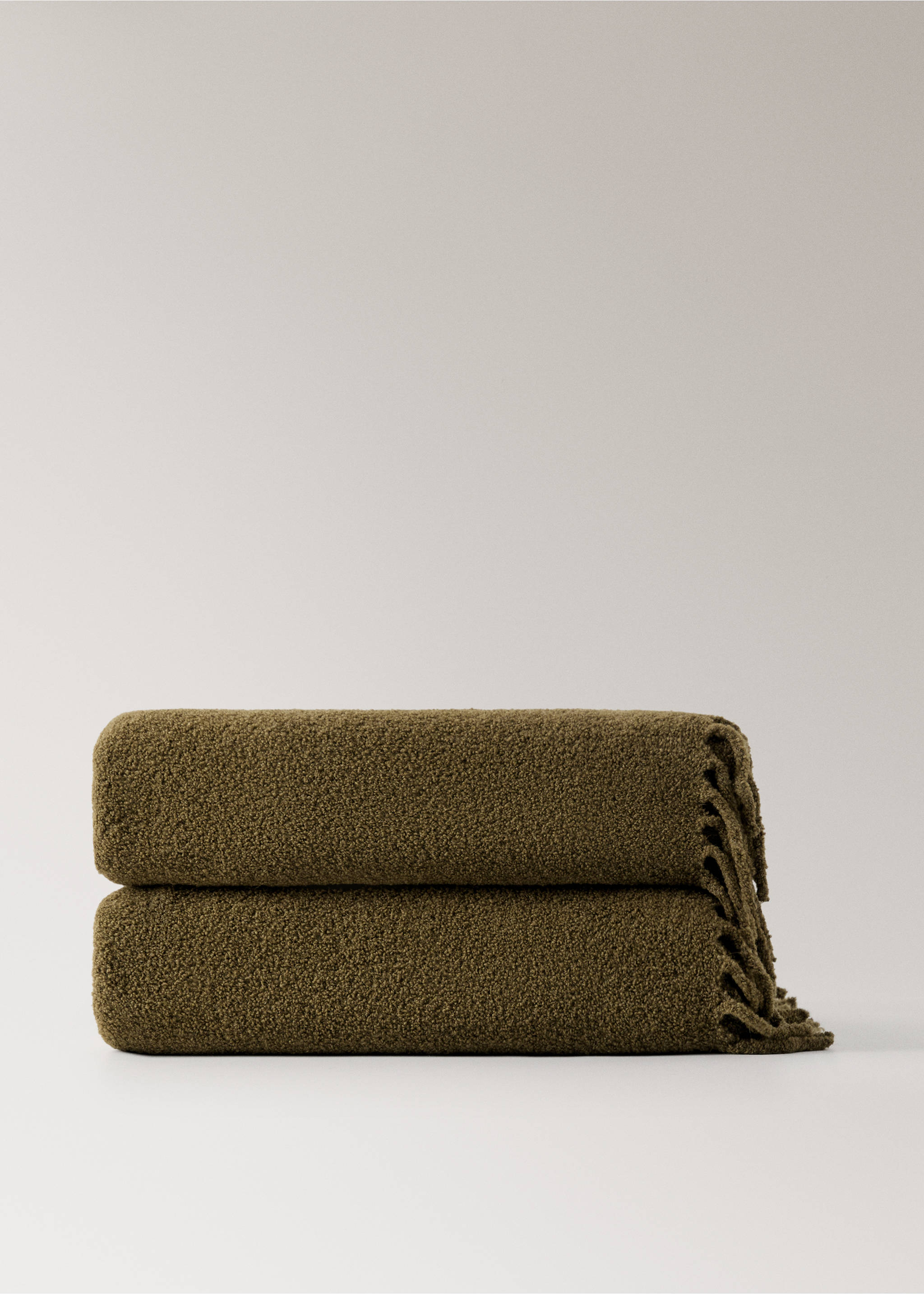 Bouclé-effect wool blanket - Article without model, Olive Green. Ref: 17071530-00.