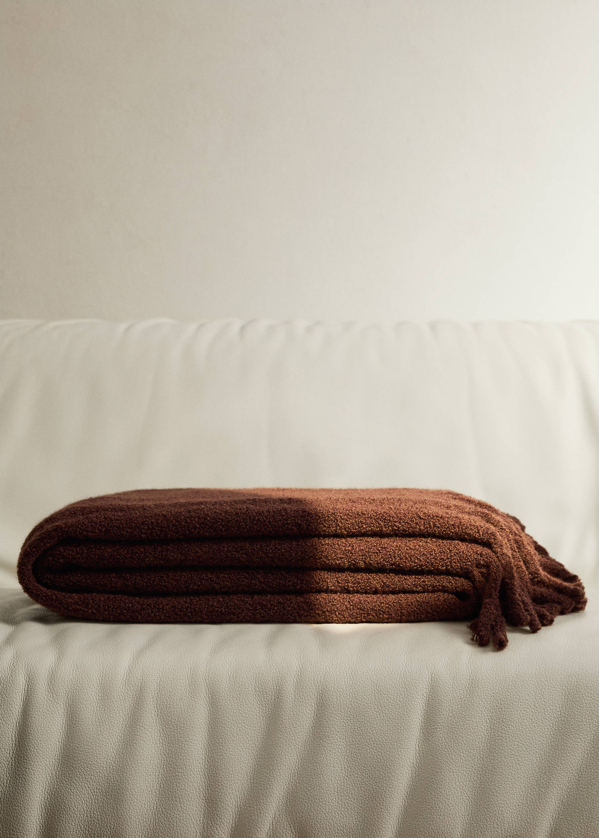 Bouclé-effect wool blanket - General plane